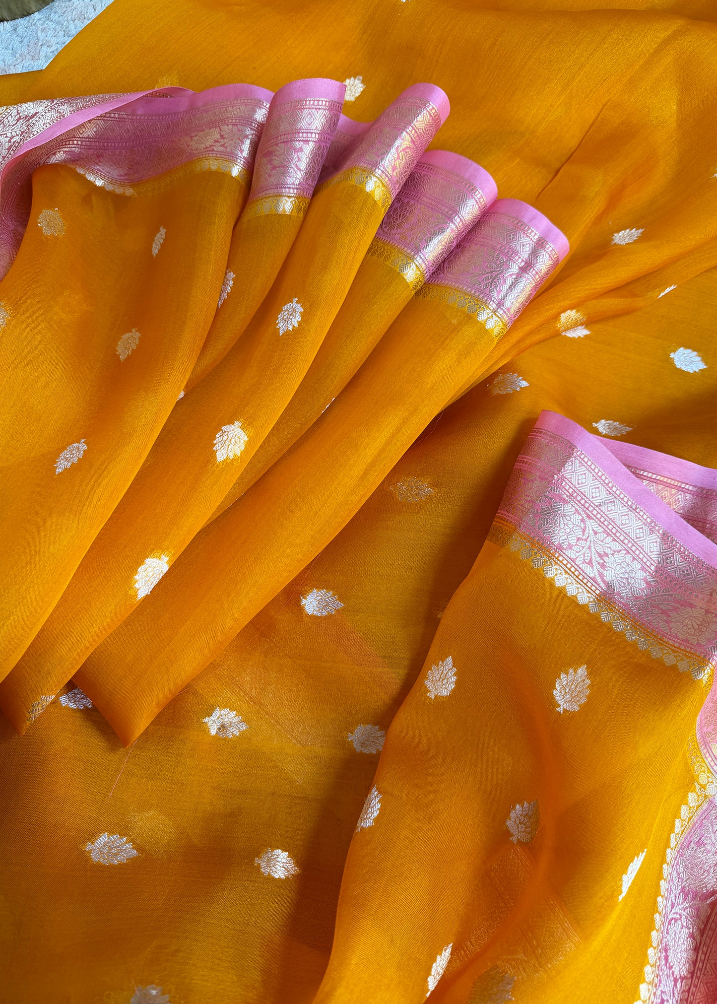 Pure Kora Silk Saree With Kadwa Weaving

