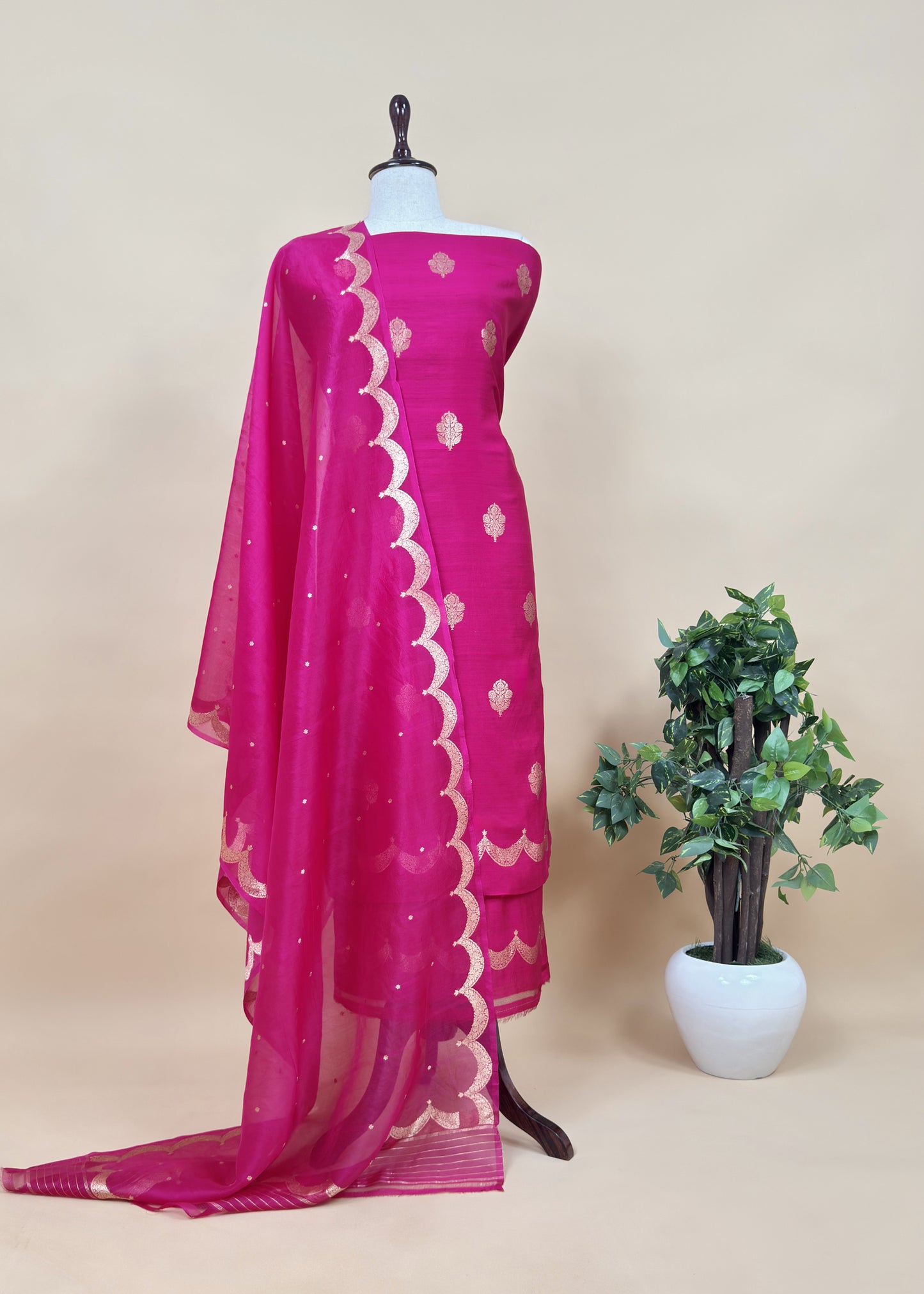 Pink Handloom Silk Kurta And Ombre Kora Silk Dupatta With Meenakari Weaving