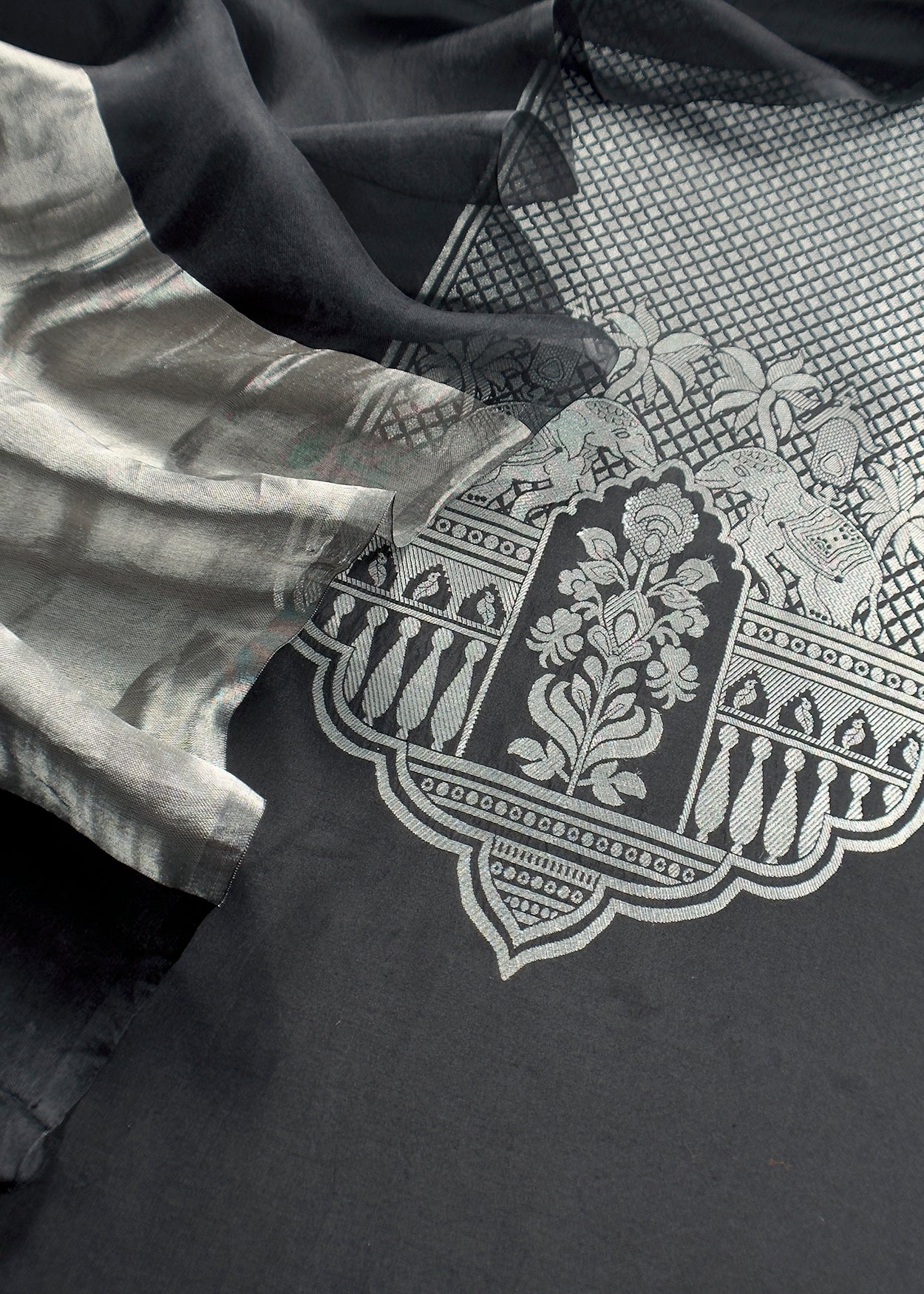 Luxury silk suit with kadwa weaving

