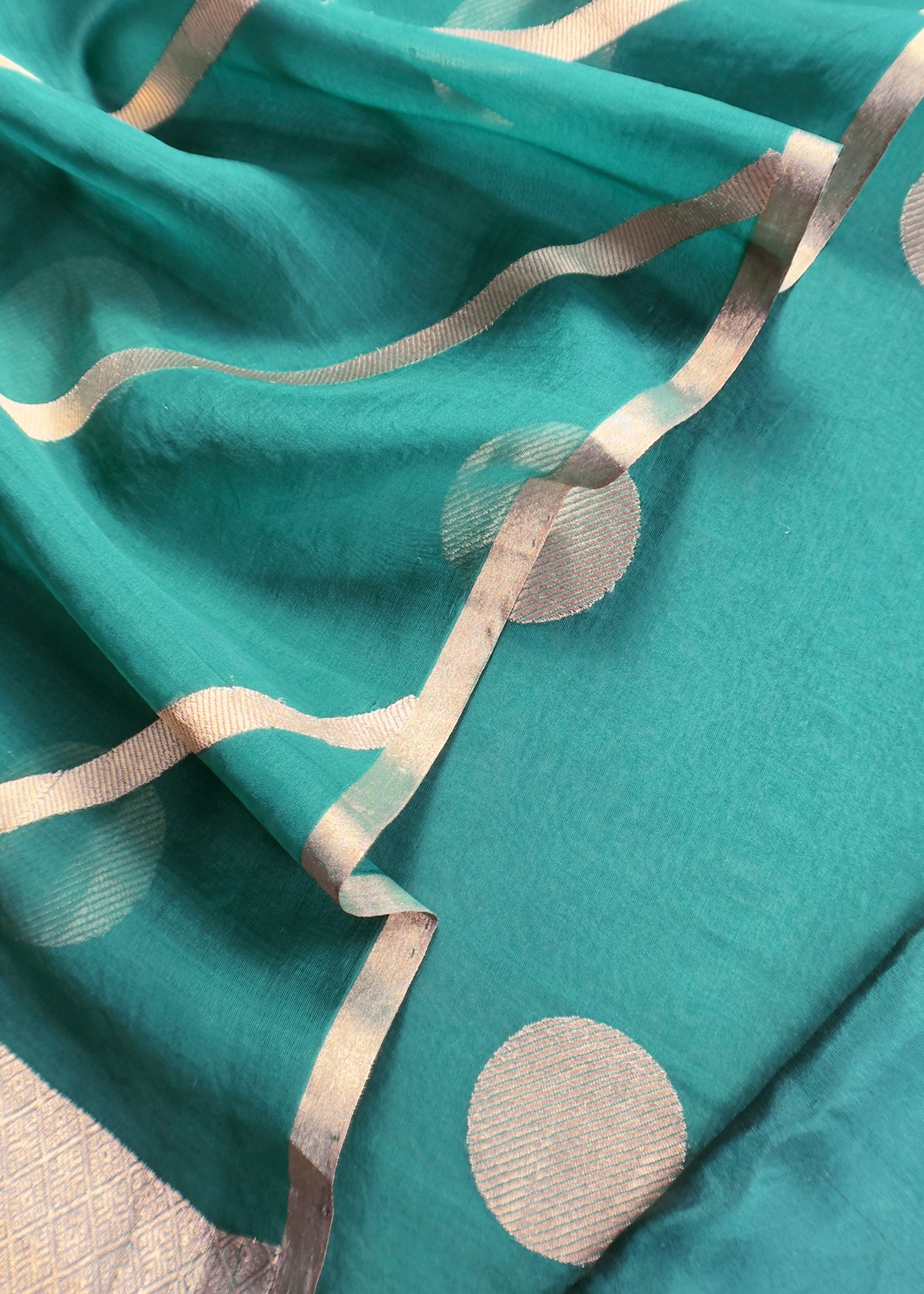 Jode Green Handloom Silk Suit With Lehariya Kora Silk Dupatta In Kadwa Weaving