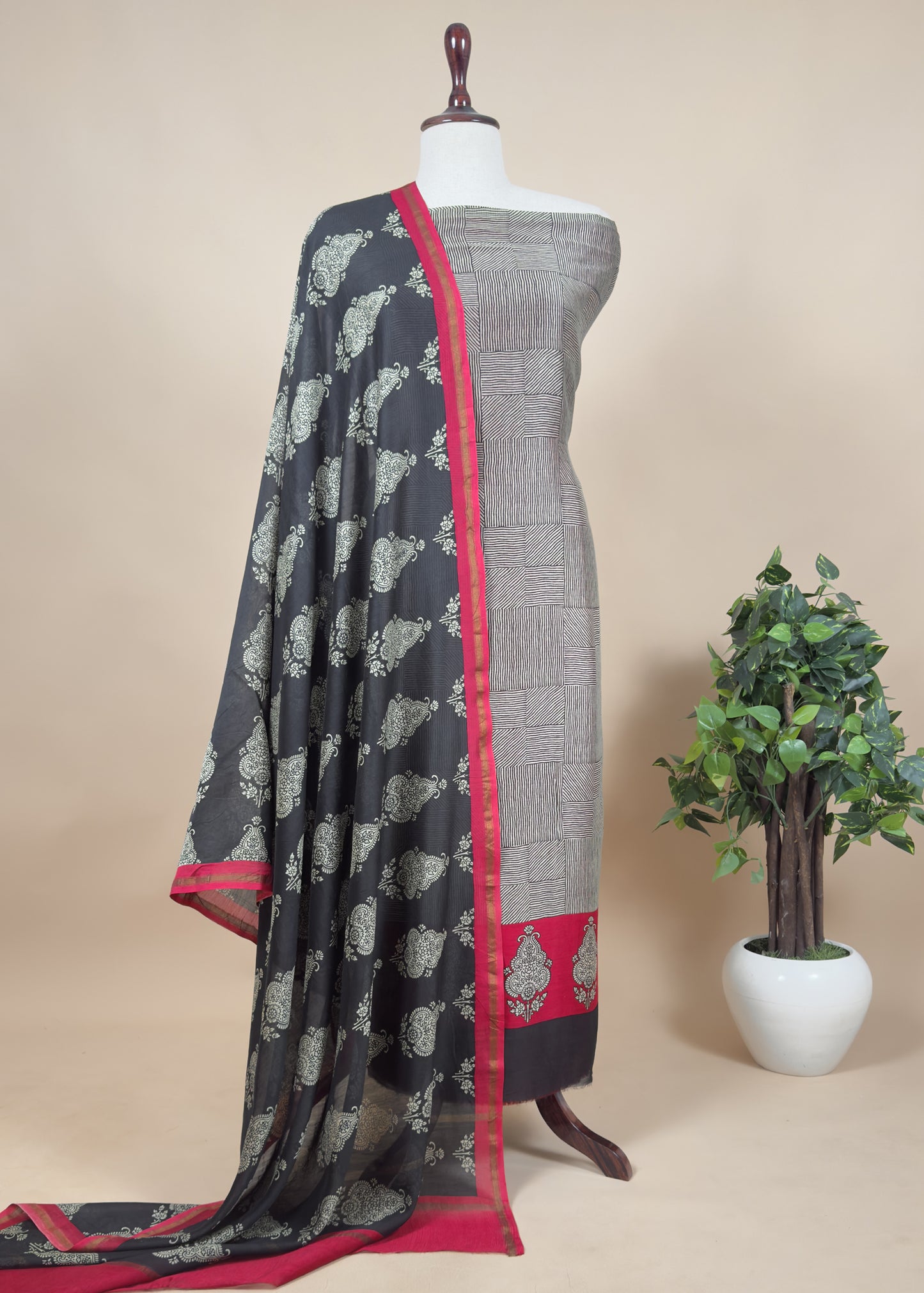 Pink With Black Pure Maheshwari Unstitched Suit Traditional Dupatta