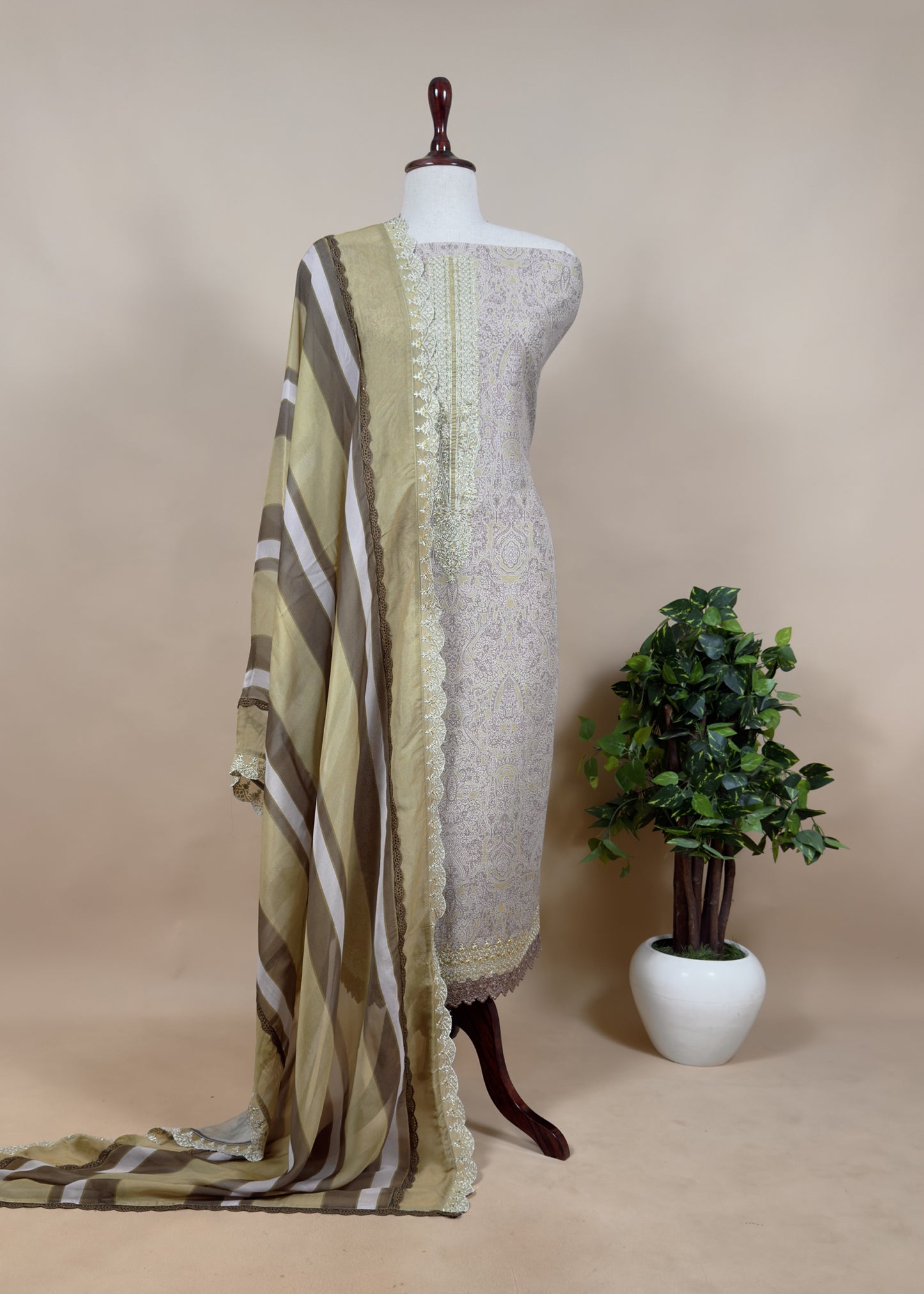 Green Linen Suit With Organza Dupatta