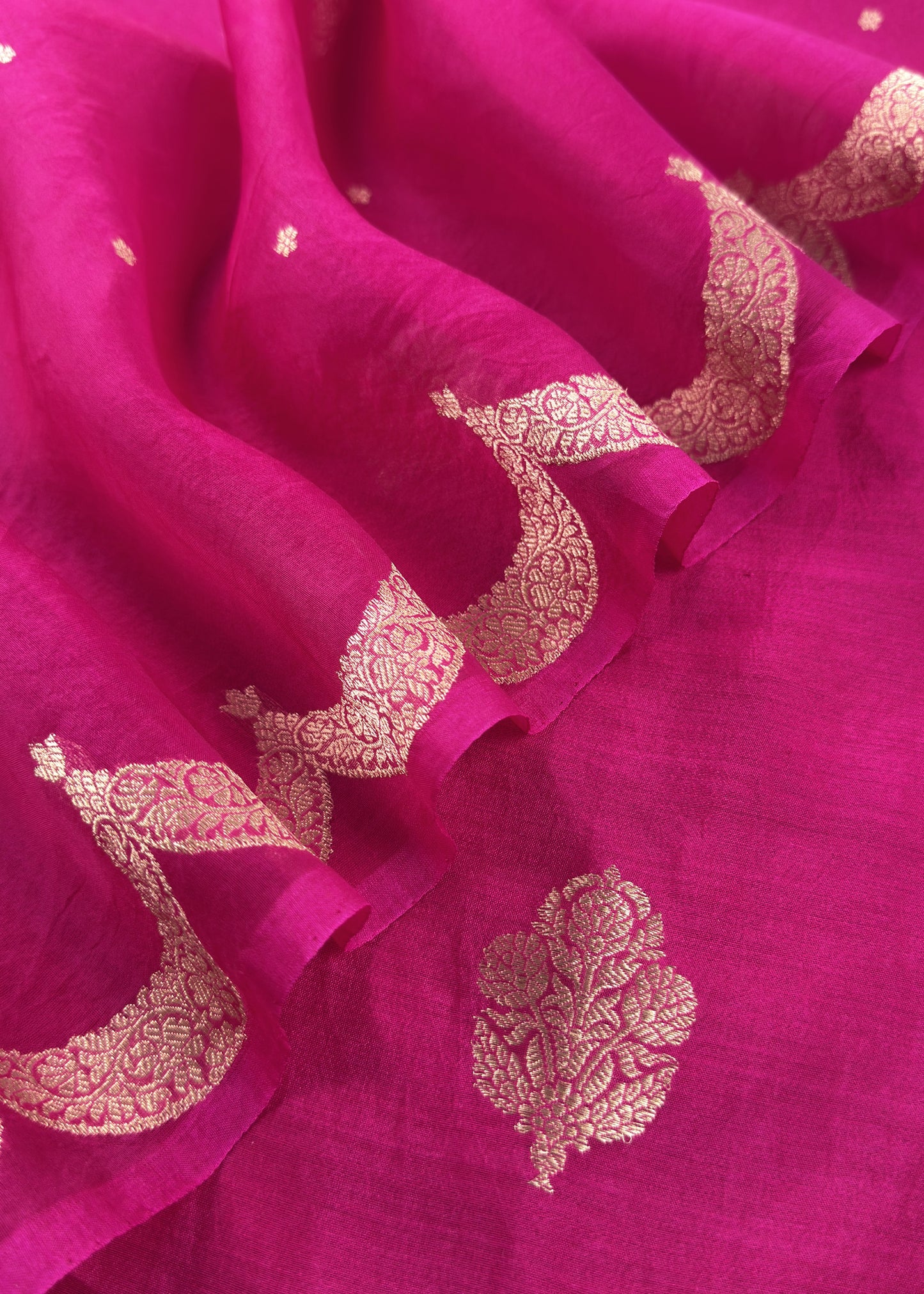 Pink Handloom Silk Kurta And Ombre Kora Silk Dupatta With Meenakari Weaving