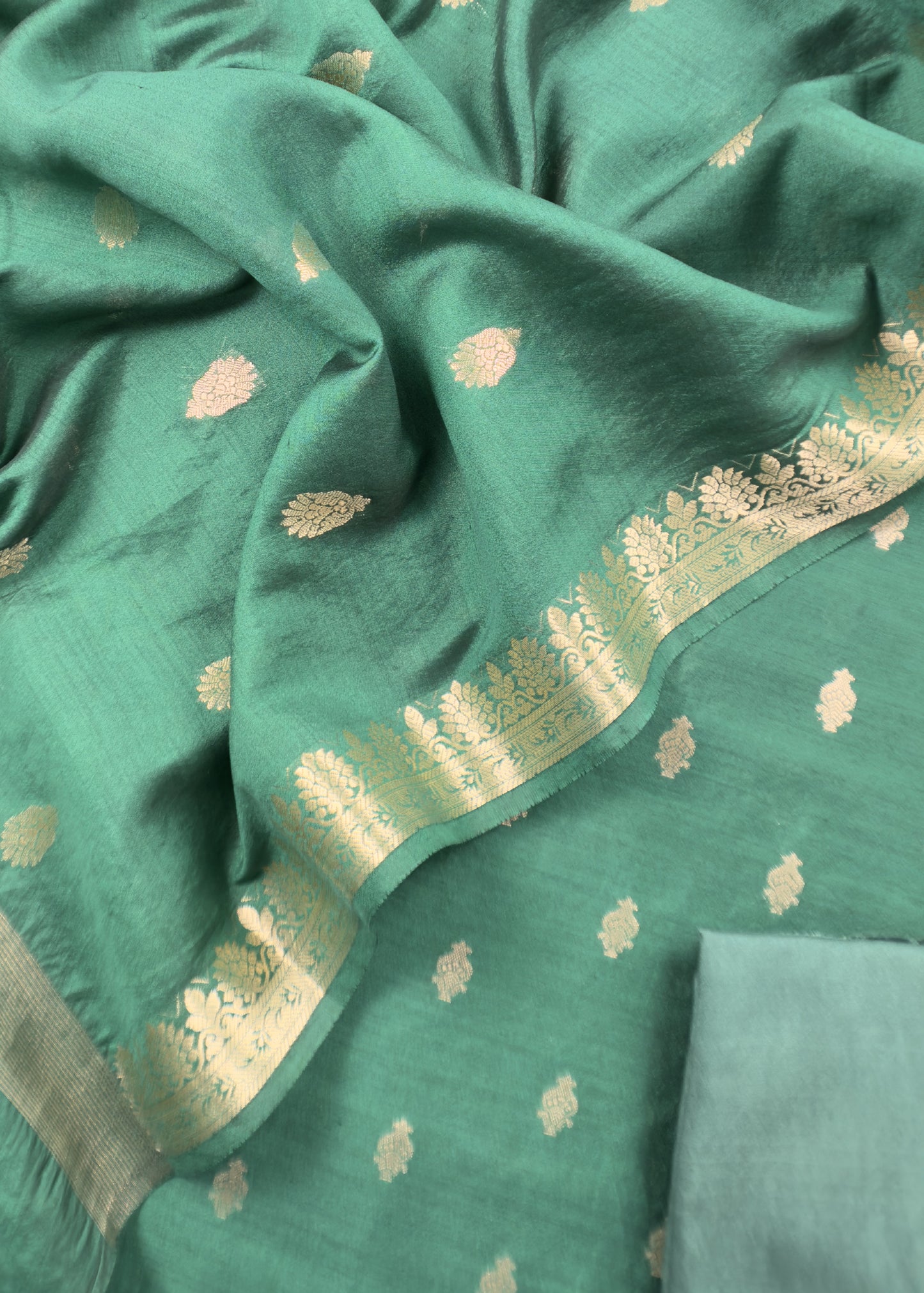 Green Handloom Munga Silk Suit With Zari Weaving