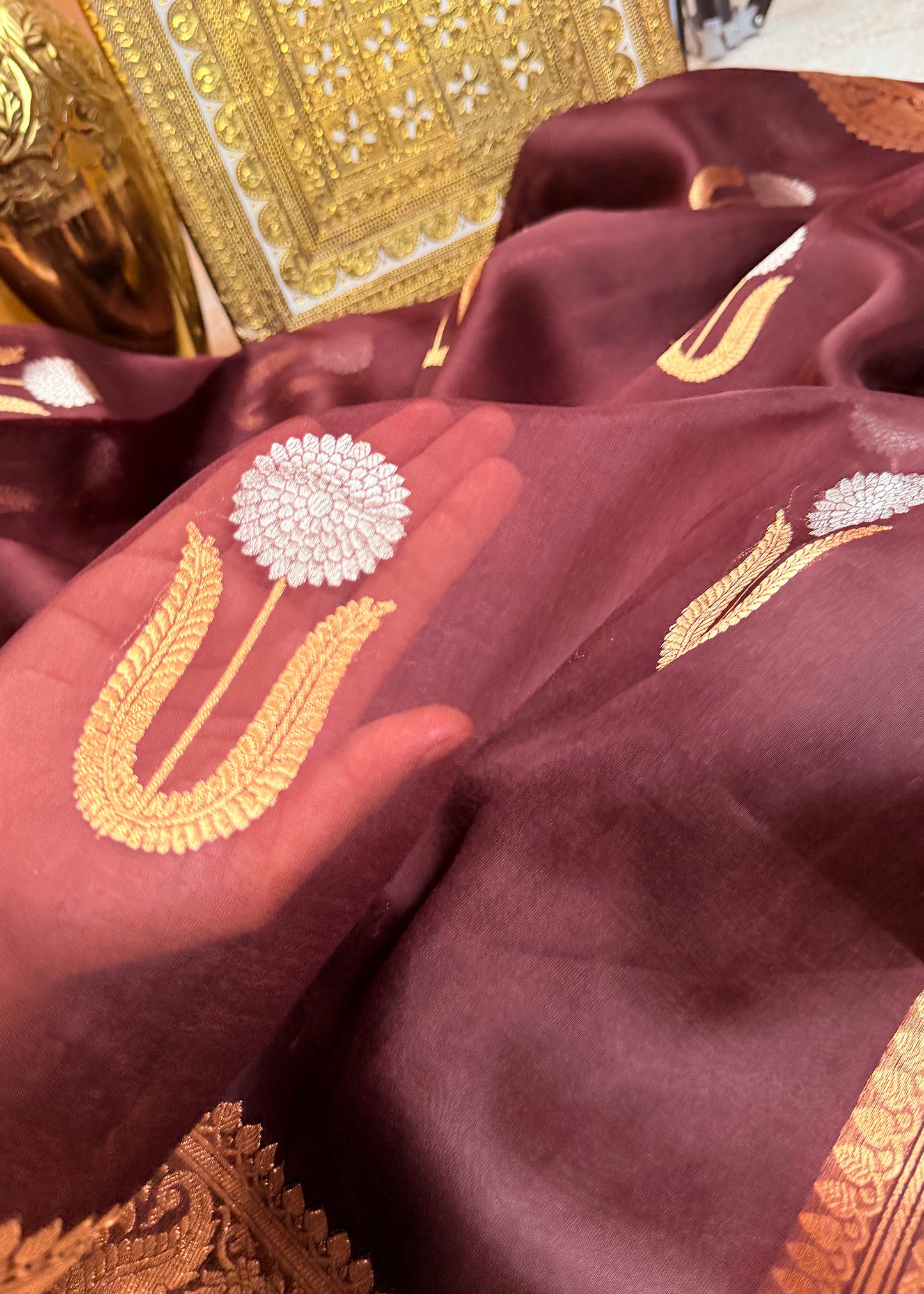 Pure Kora Silk Saree With Kadwa Weaving