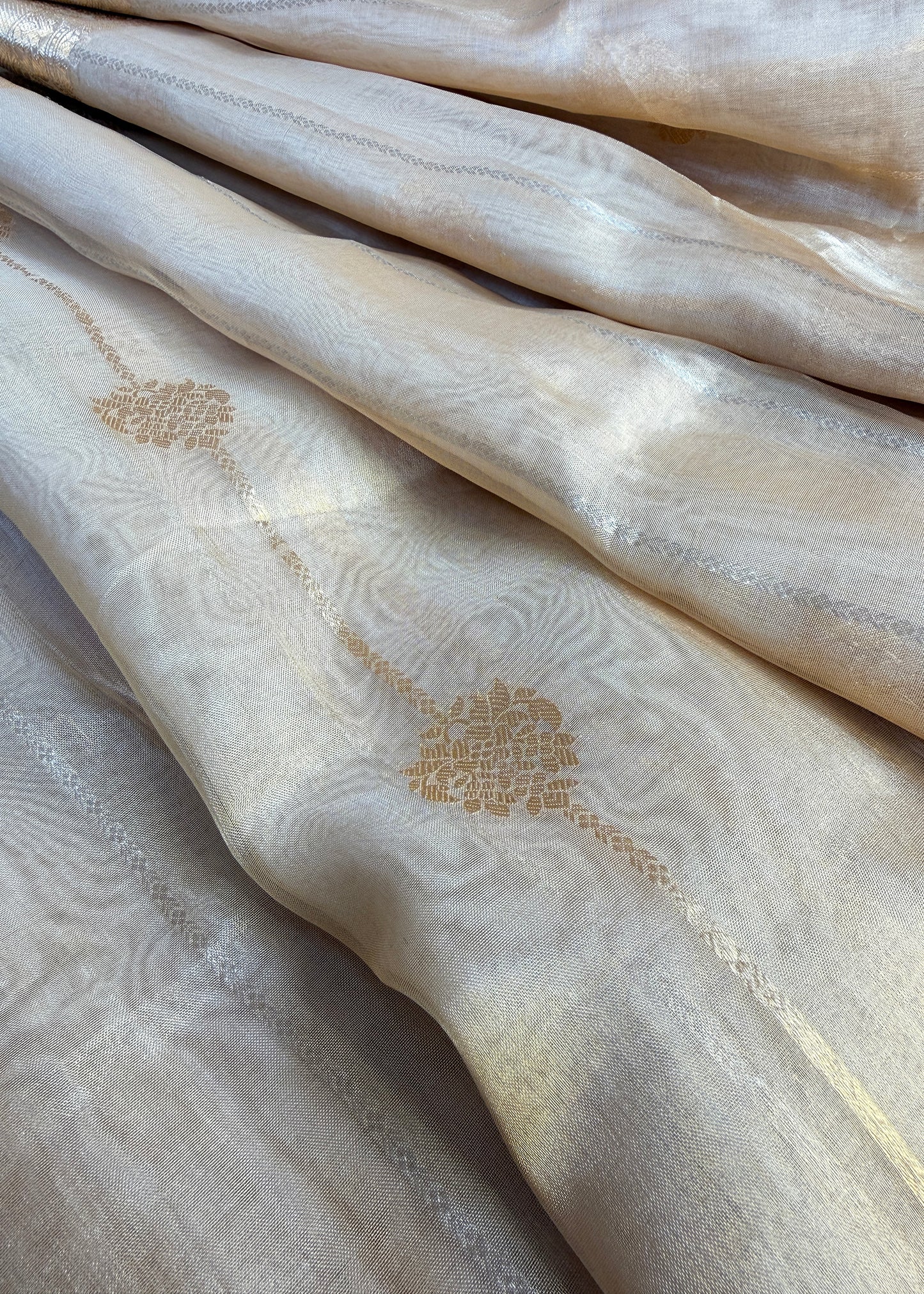 Beige Handloom Tissue Silk Saree With Kadwa Weaving