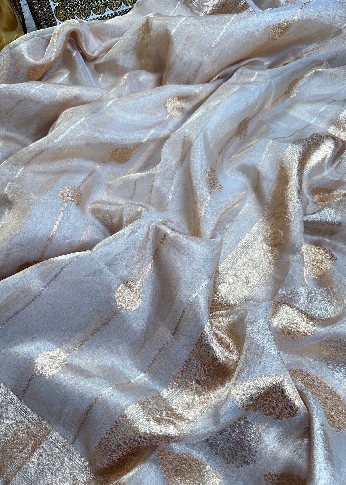 Beige Handloom Tissue Silk Saree With Kadwa Weaving