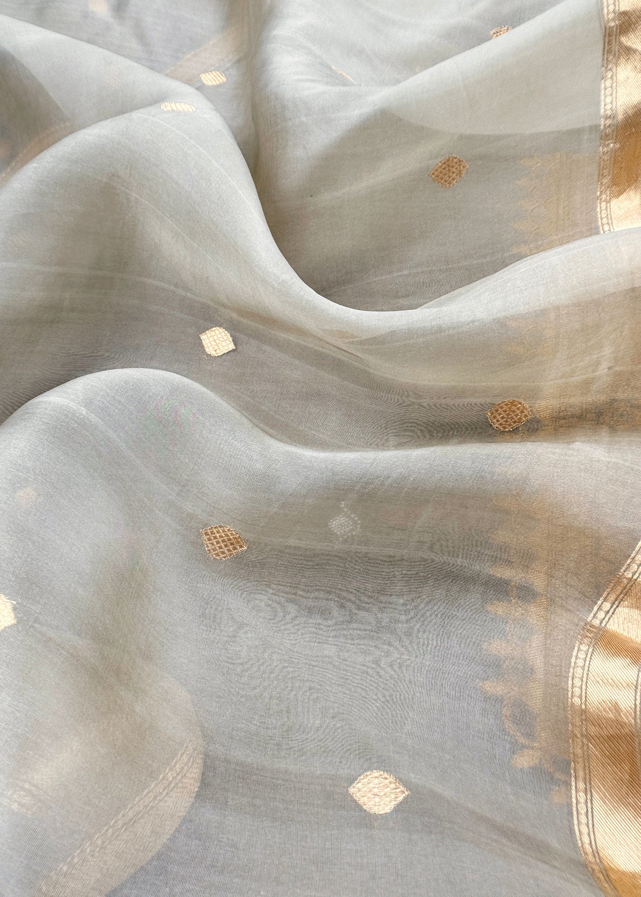 Grey Unstitched Pure Silk Suit With Kadwa Weaving