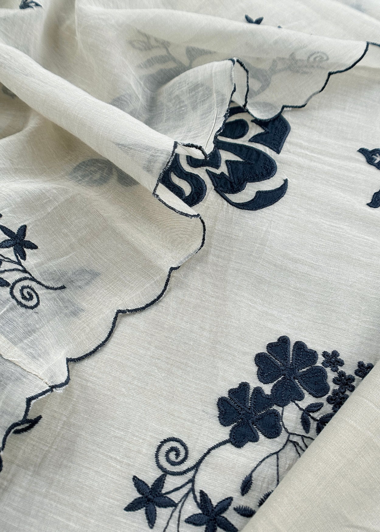 Mulmul suit set with appliqué work

