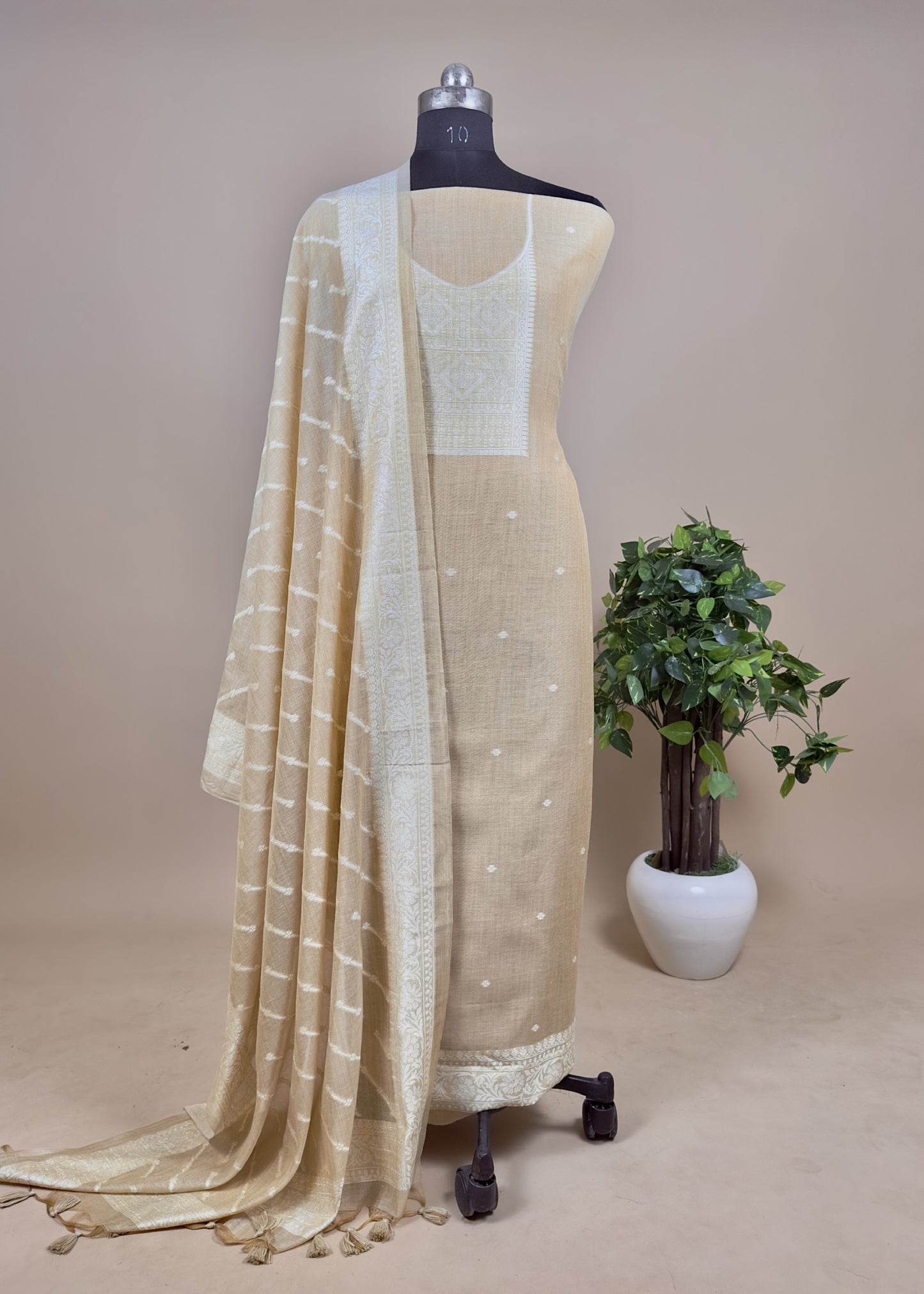 Jamdani Weaving Unstitched Suit In Maheshwari