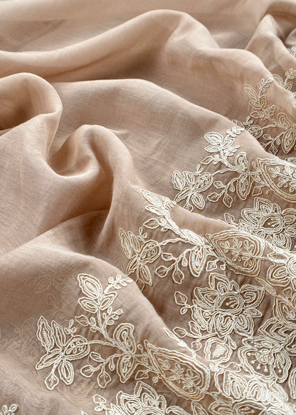 Mulmul suit set with resham thread embroidery

