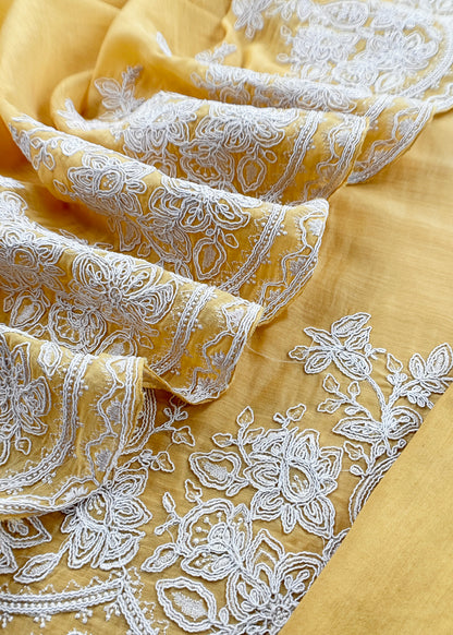 Mulmul suit set with resham thread embroidery

