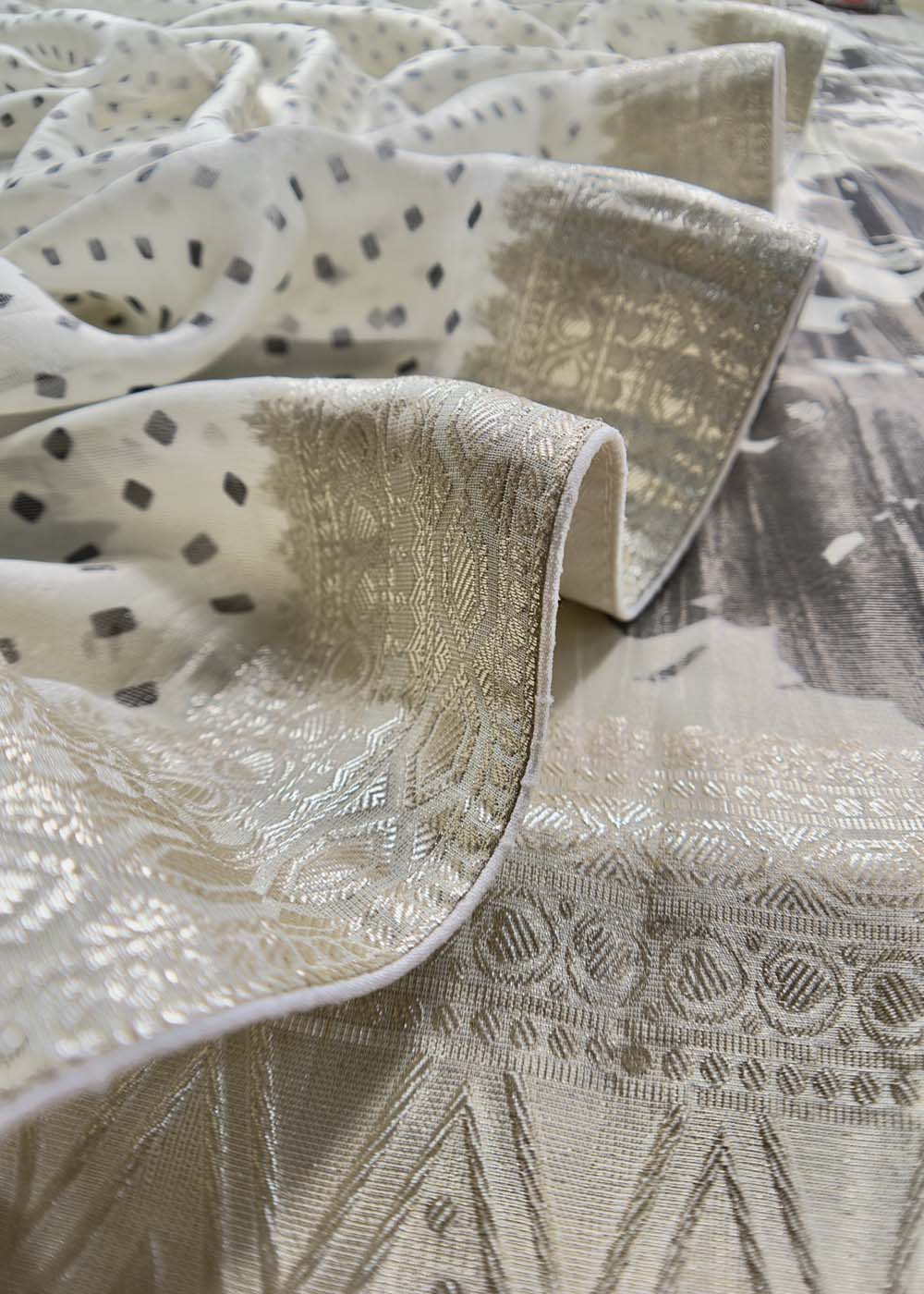Mettalic Black And White Digital Print Tissue Silk Suit
