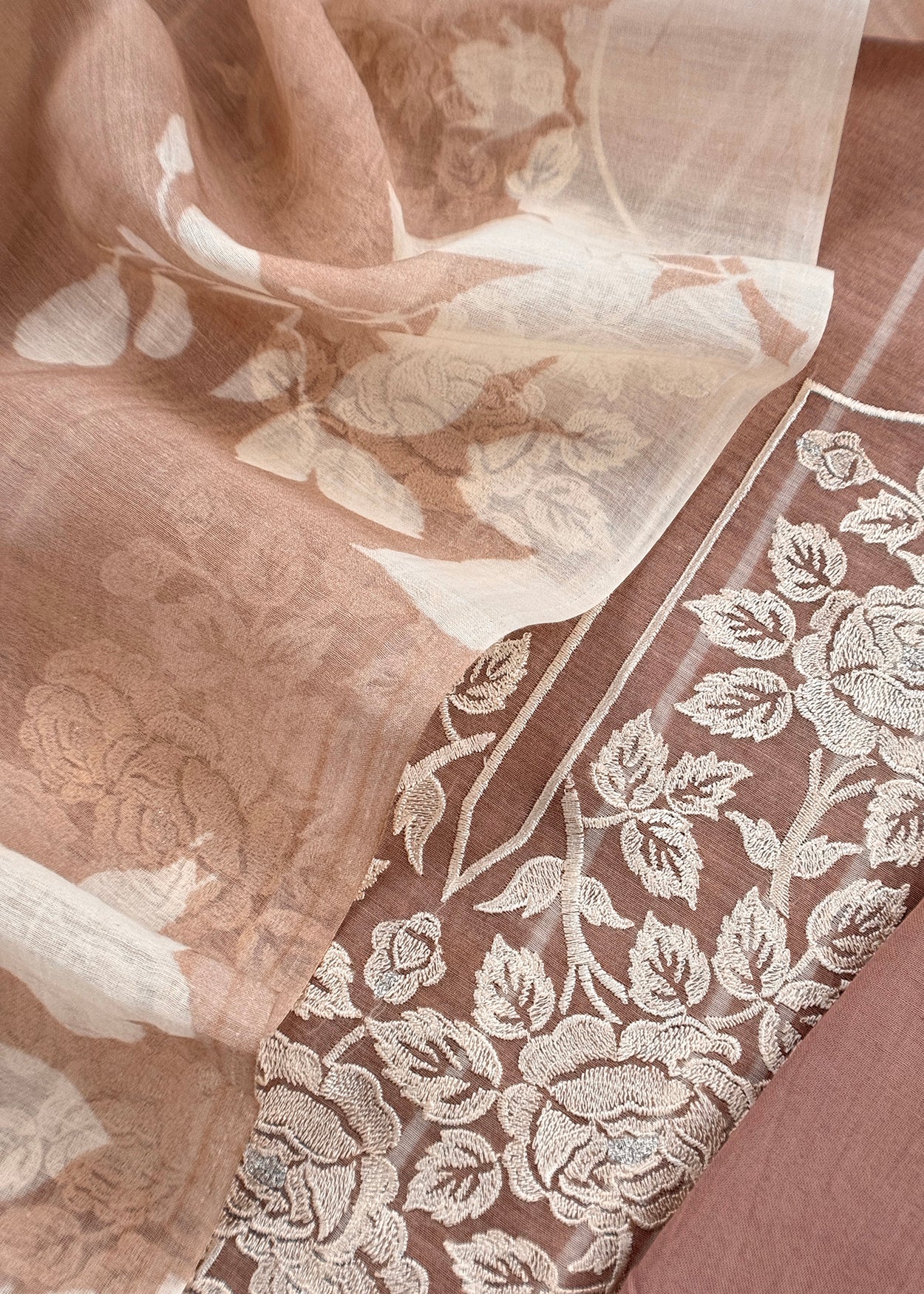 Mulmul suit set with digital print and embroidery

