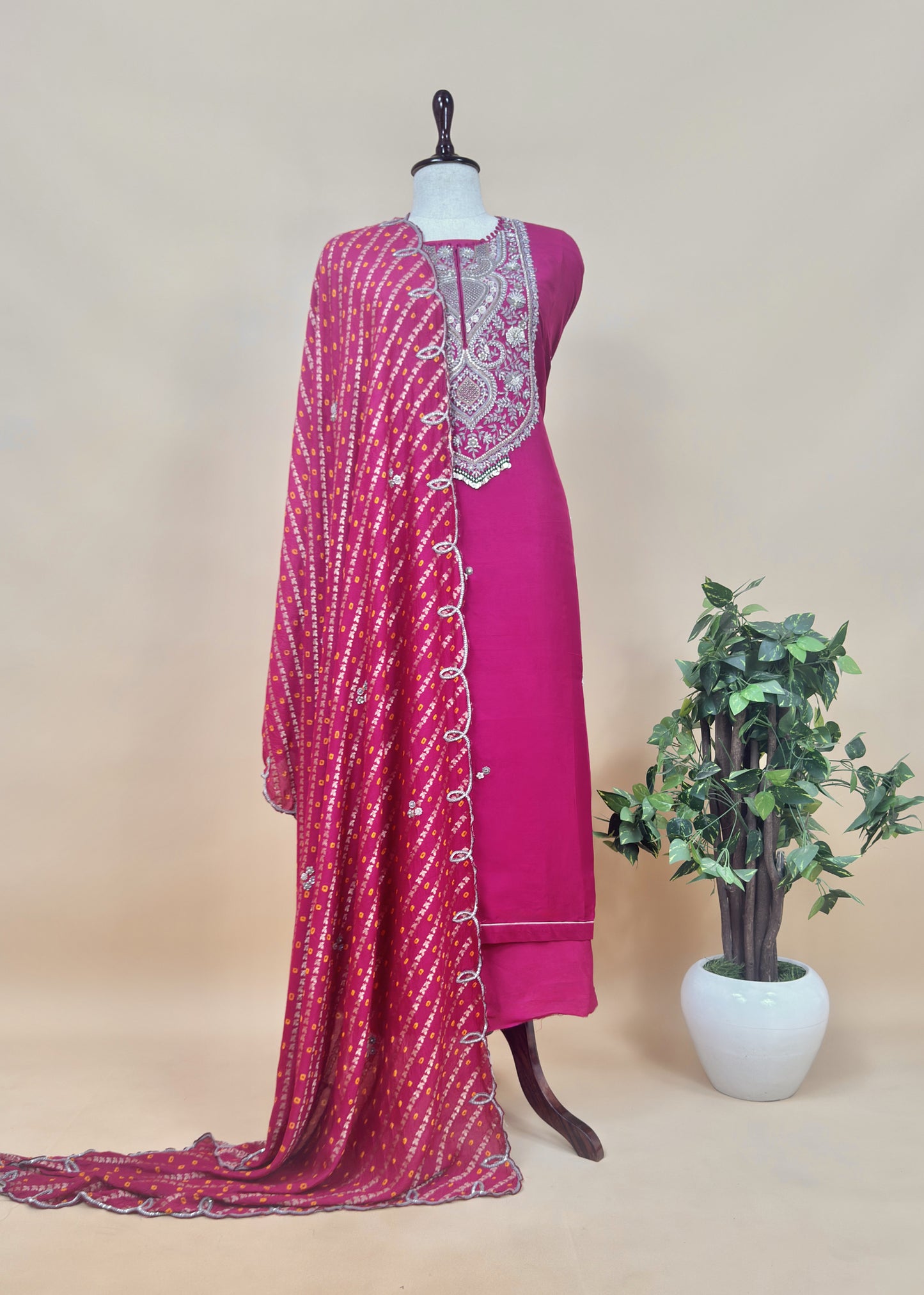 Rani Sa Pink Handloom Silk Kurta And Bandhani Dupatta With Handwork