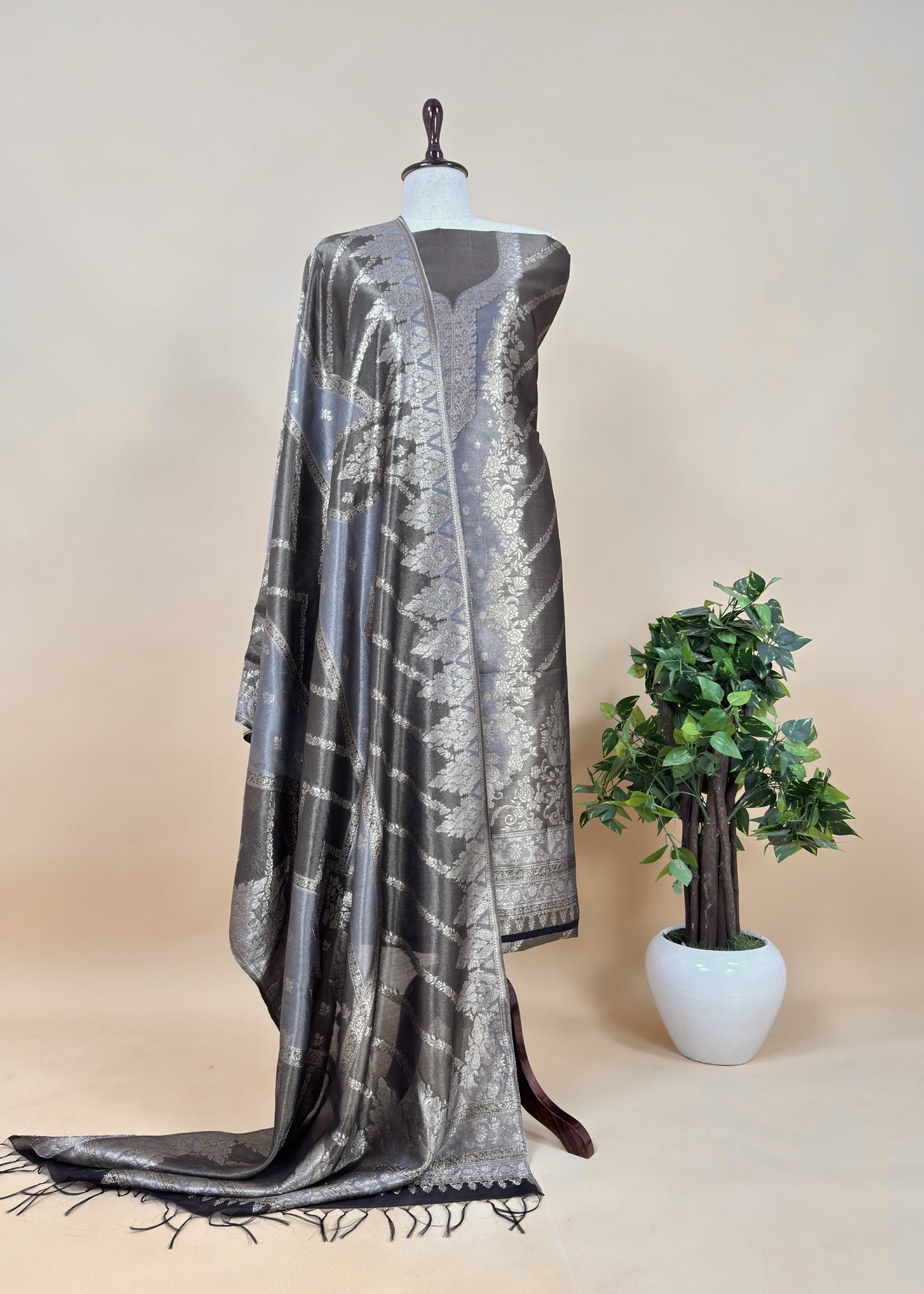 Buy premium quality unstitched suit fabric online for women

