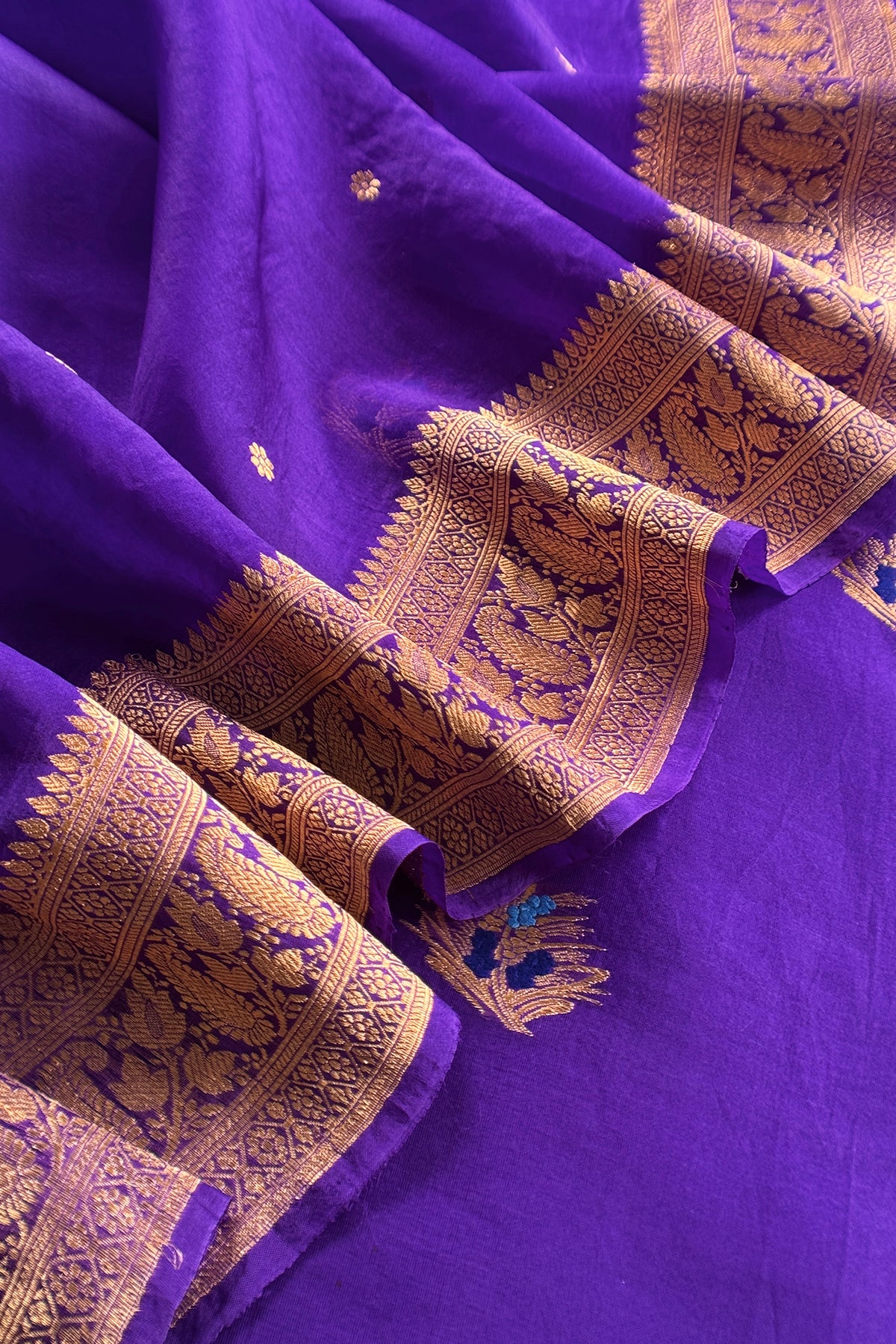 Luxury kora silk suit with meenakari weaving

