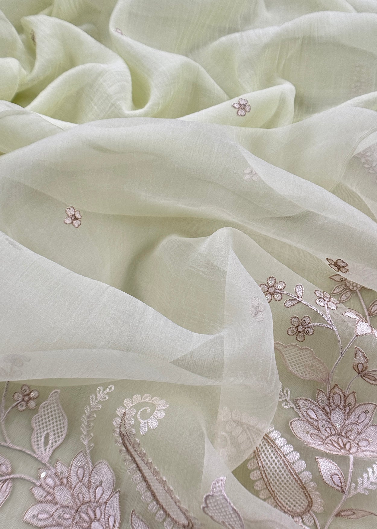 Mulmul suit set with resham embroidery

