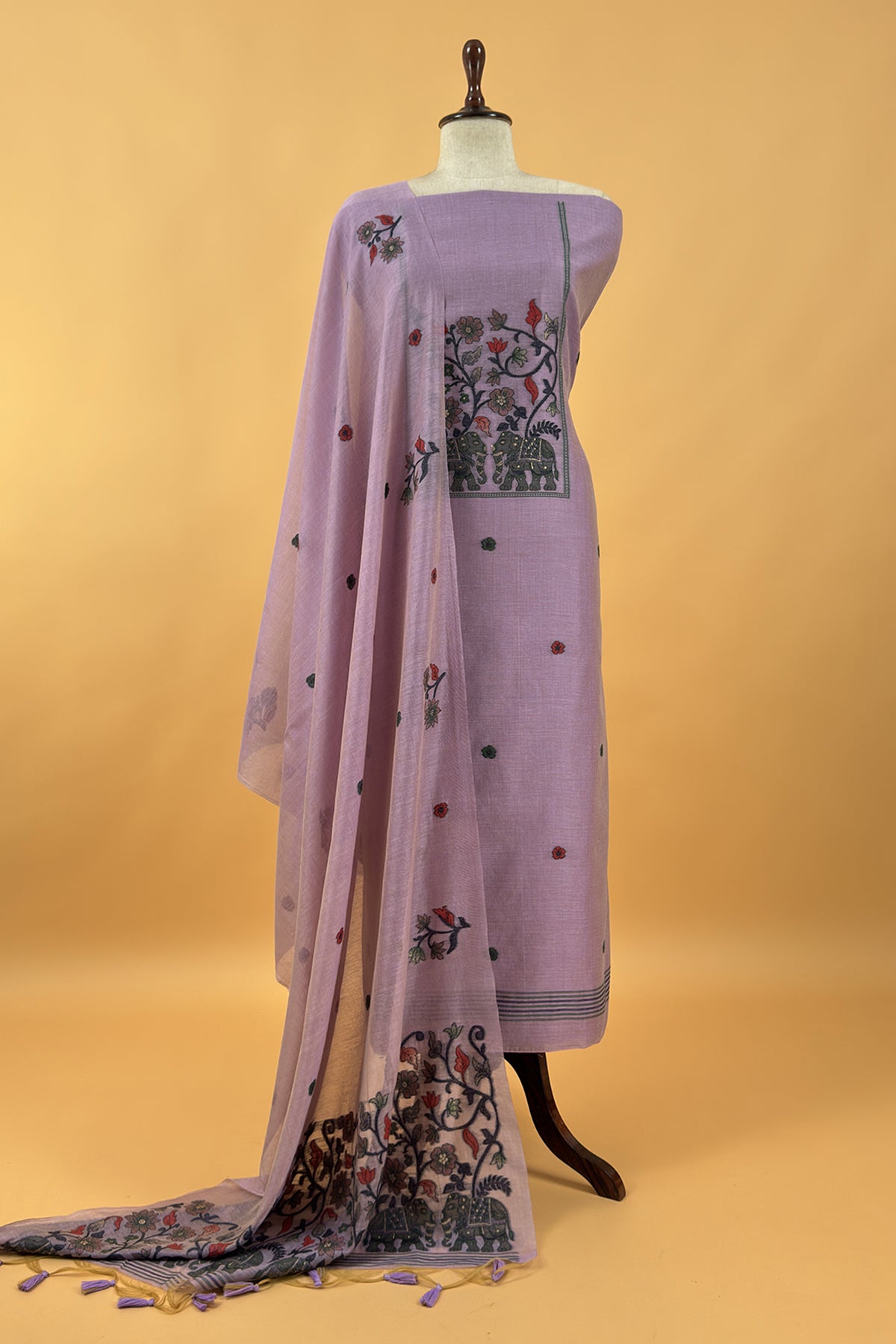 jamdani weaved suit for gifting mom

