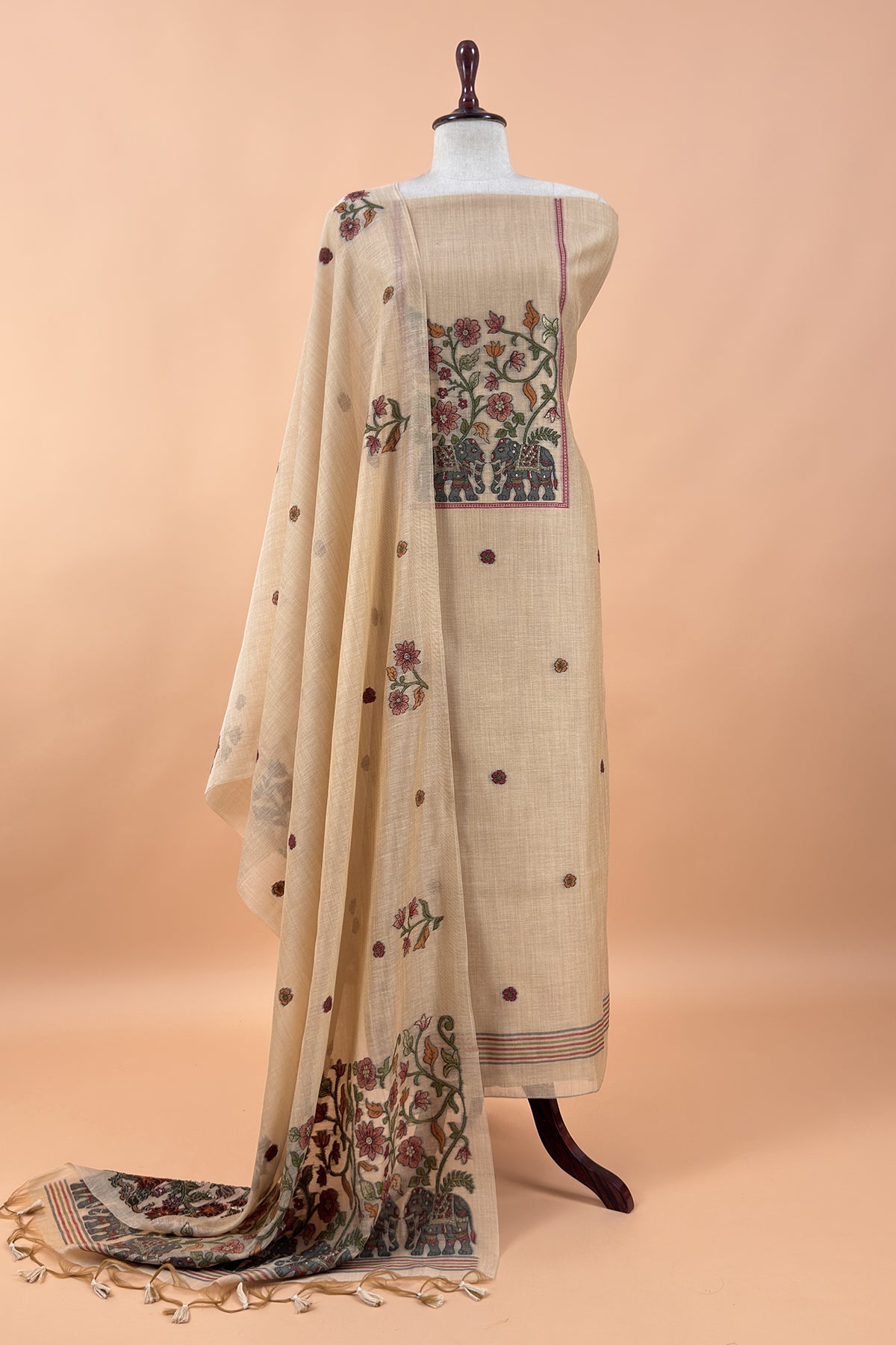 jamdani weaved suit for gifting mom

