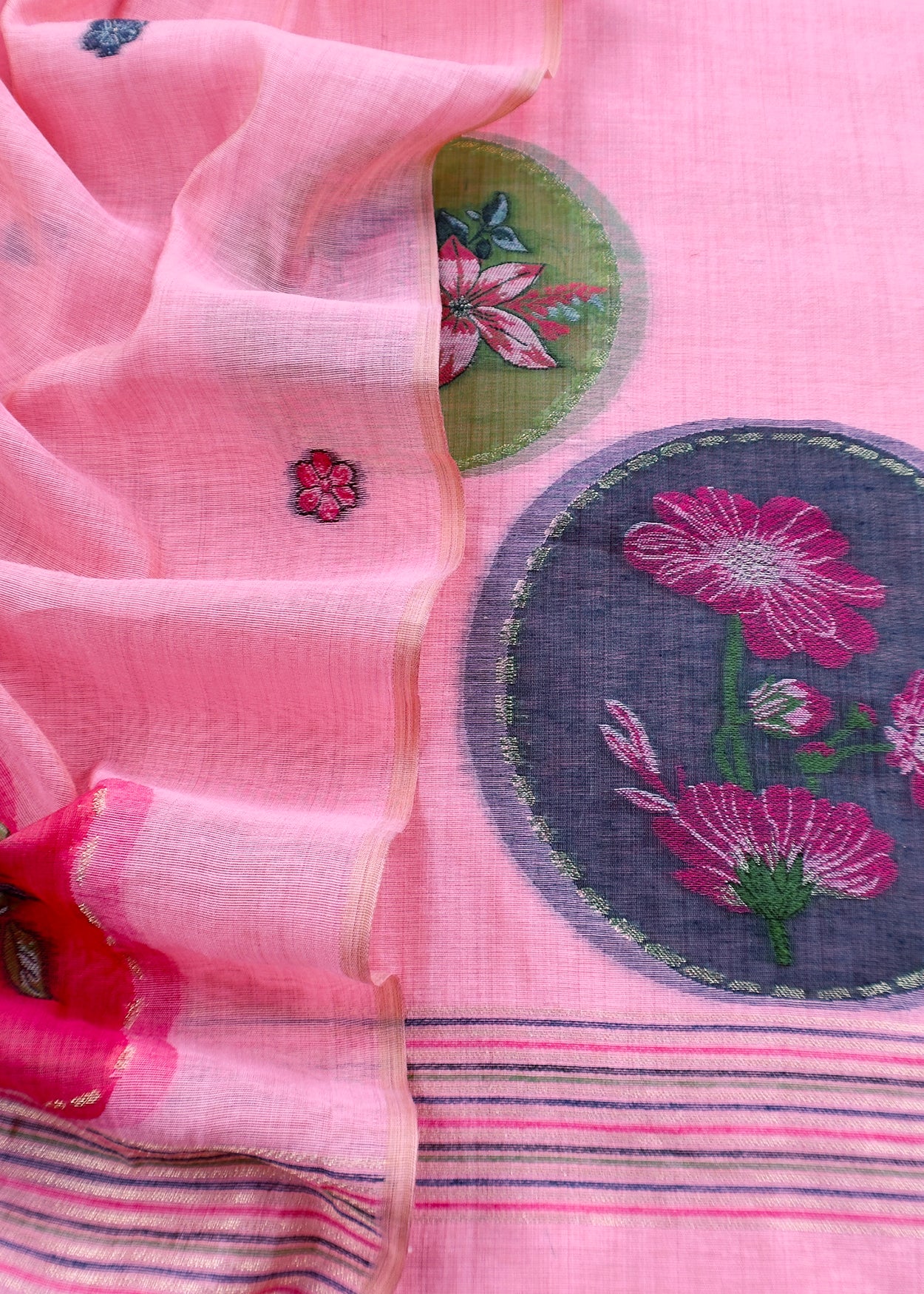 jamdani weaved suit for gifting mom

