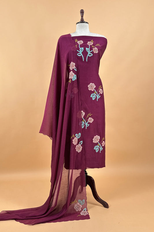 Mulmul suit set with appliqué work

