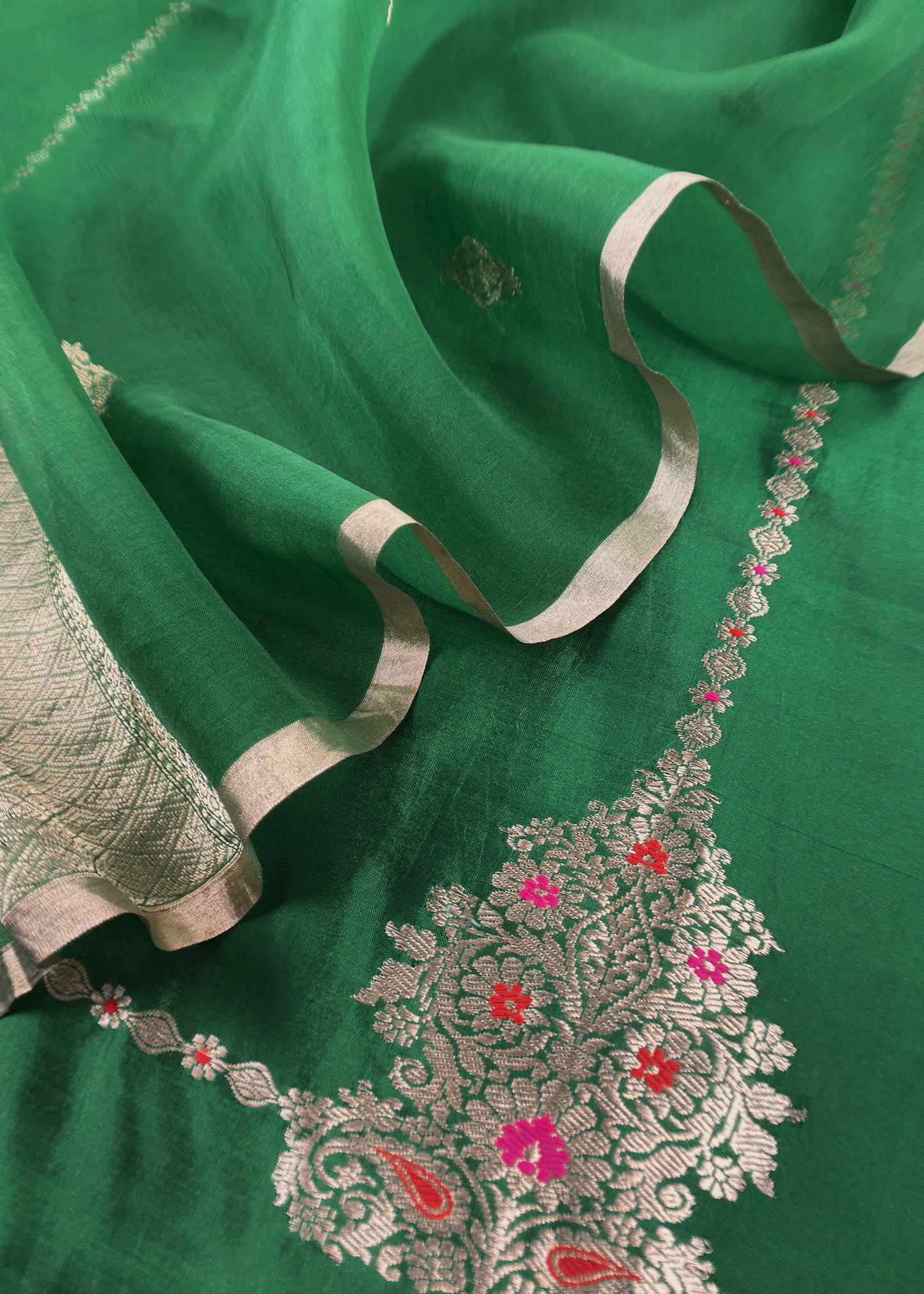 Emerald Green Handloom Silk Kurta And Kora Silk Dupatta With Kadwa Weaving