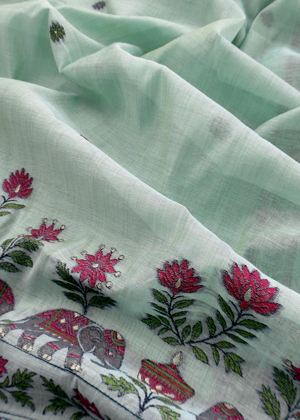 jamdani weaved suit for gifting mom

