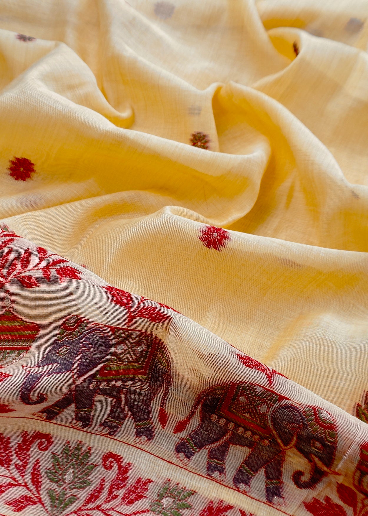 jamdani weaved suit for gifting mom

