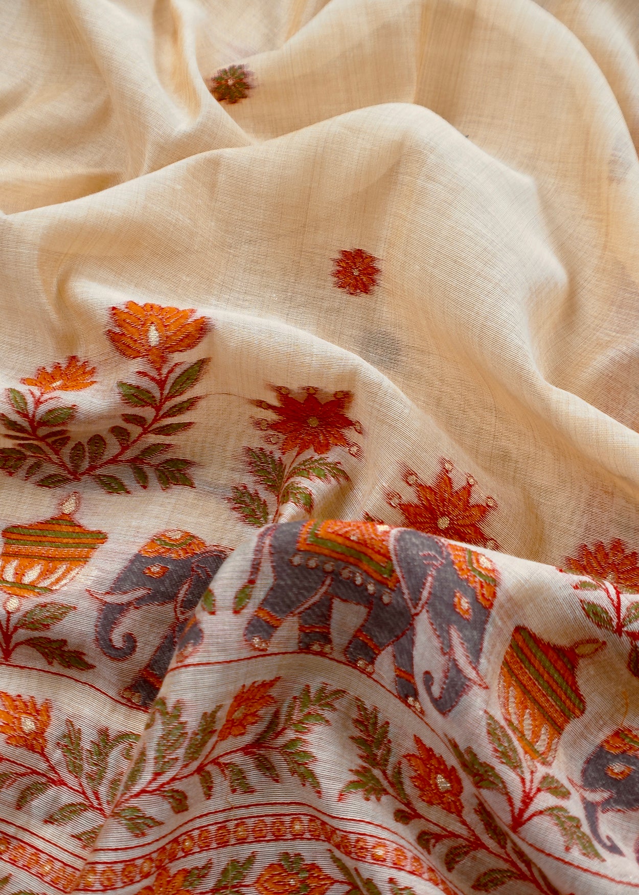 jamdani weaved suit for gifting mom

