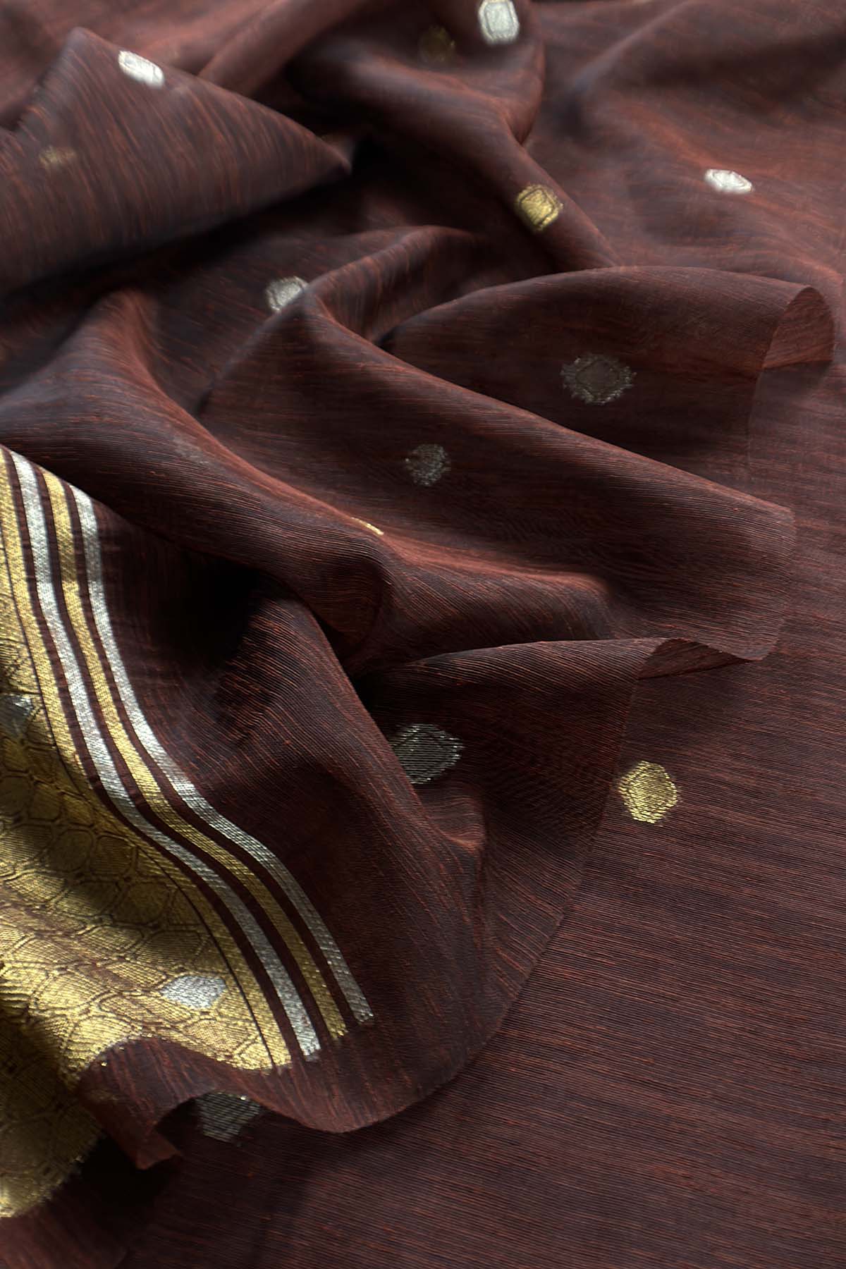 jamdani weaved suit for gifting mom

