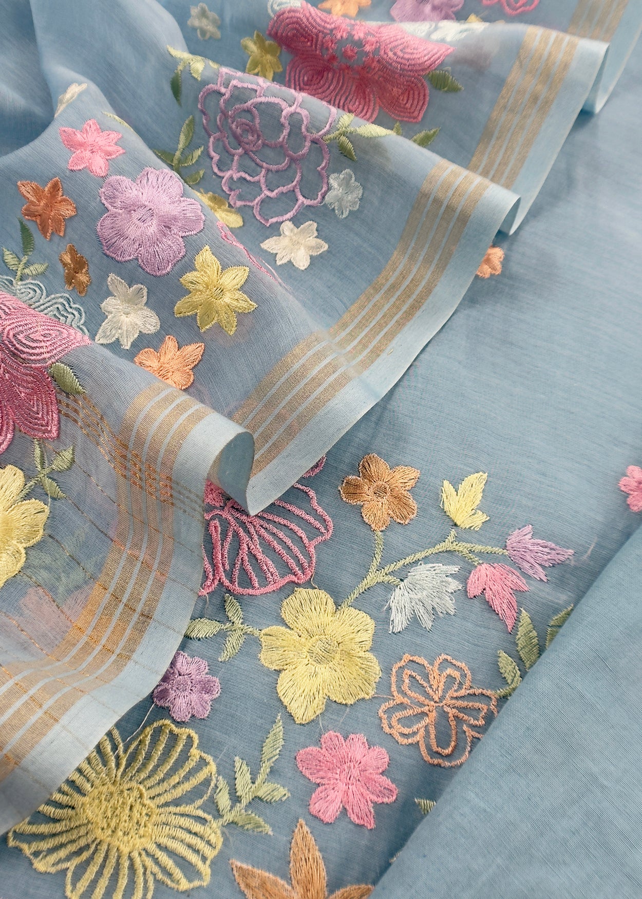 Mul cotton suit with flower embroidery

