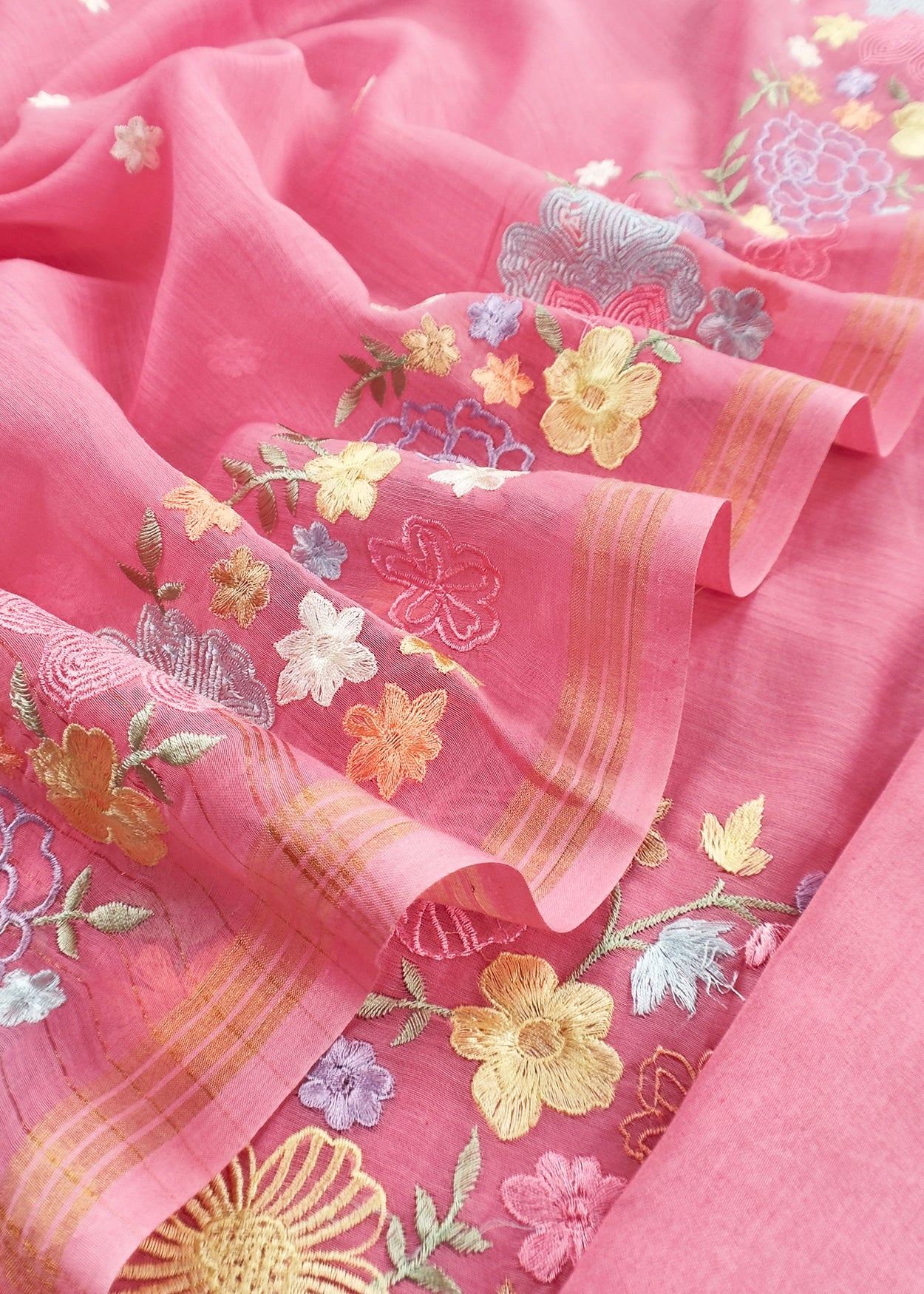 Mul cotton suit with flower embroidery

