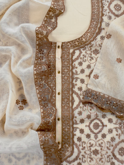 Mulmul suit set with resham embroidery

