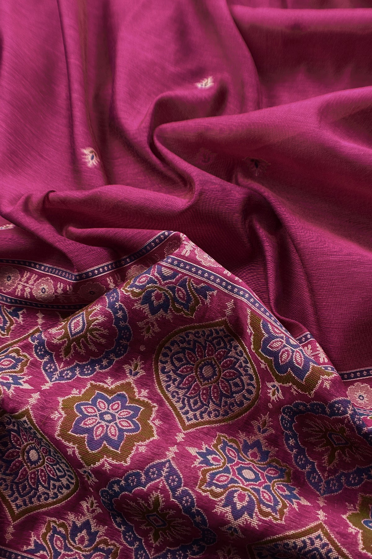 jamdani weaved suit for gifting mom

