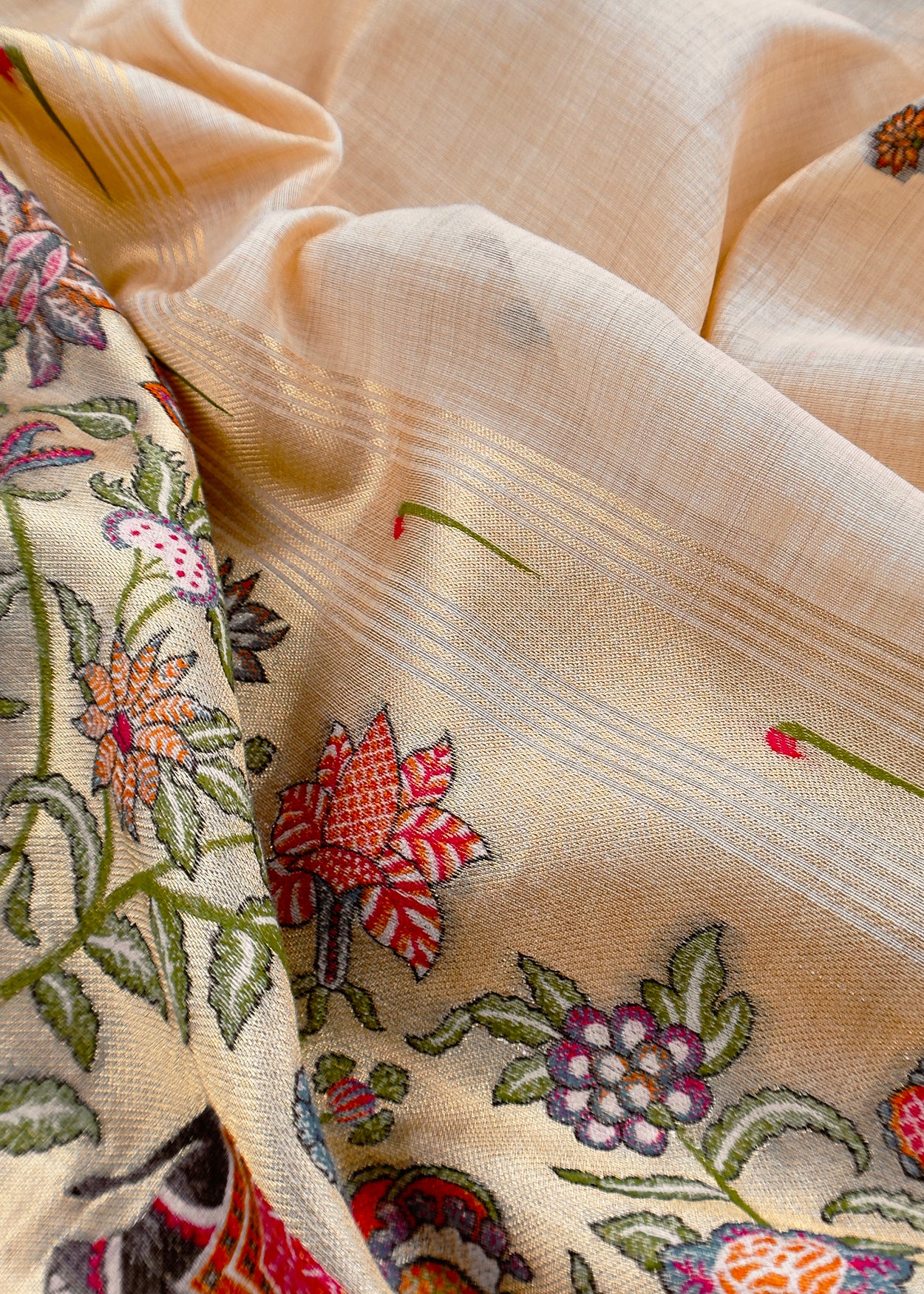 jamdani weaved suit for gifting mom

