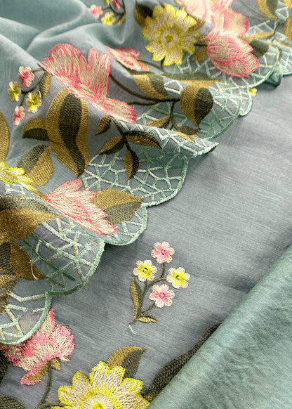 Mul cotton suit with flower embroidery

