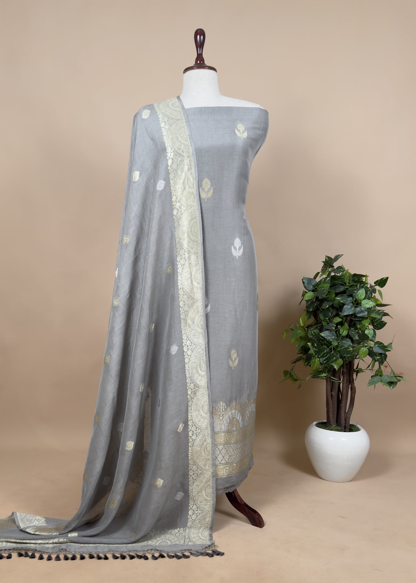 Handloom Grey Linen Silk With Kadwa Weaves