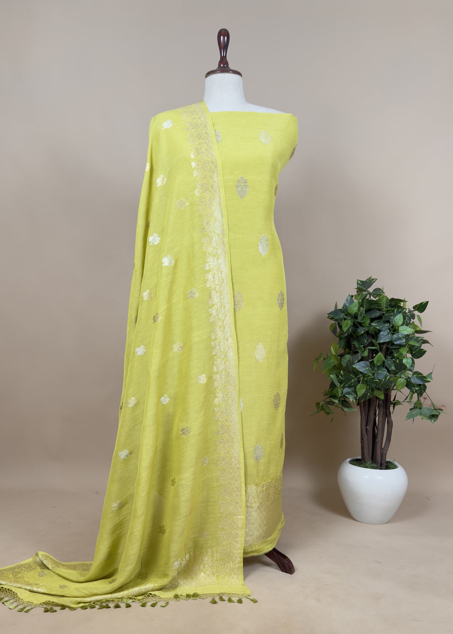 Handloom Green Linen Silk With Kadwa Weaves