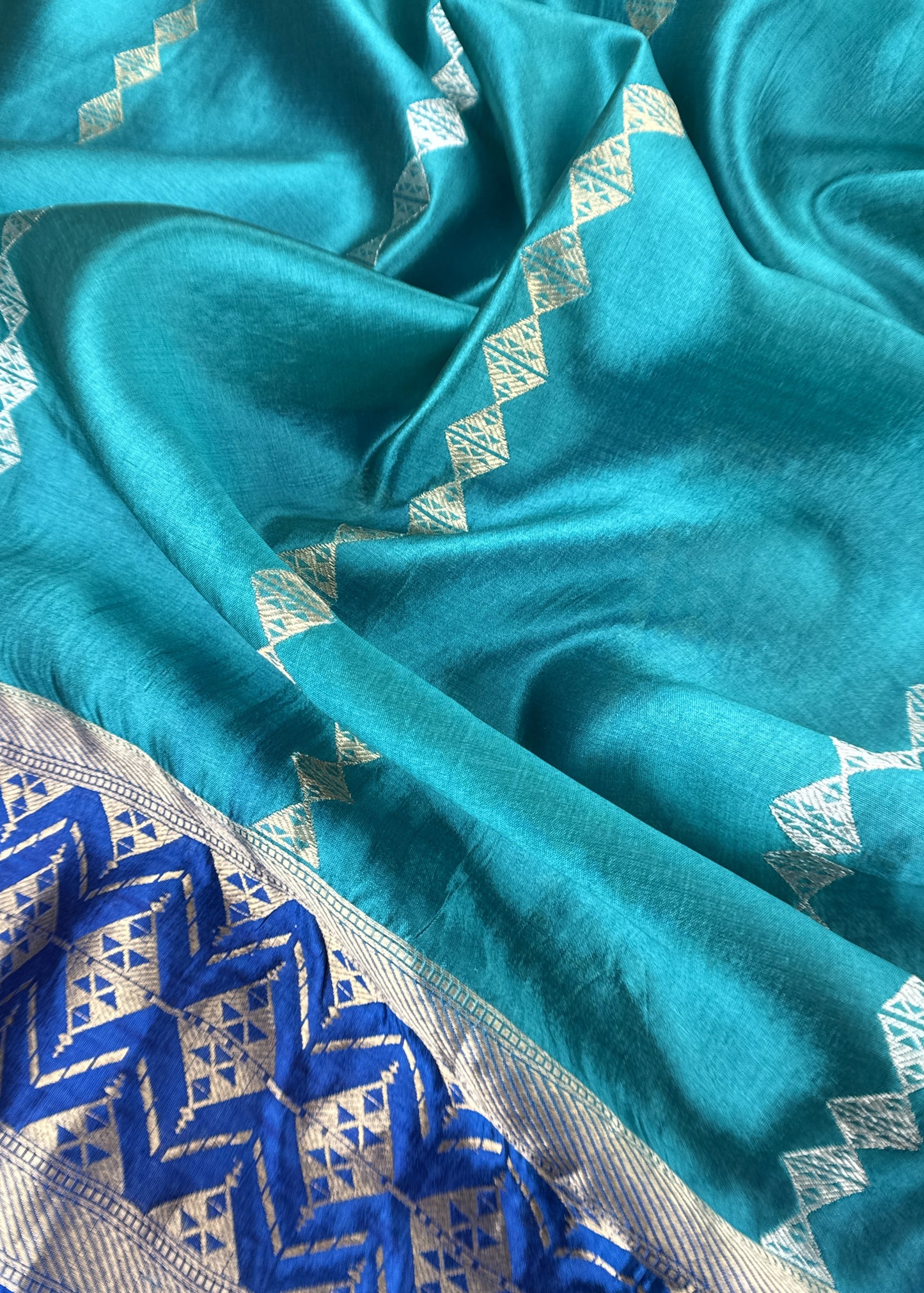 Azure Blue Handloom Banarasi Silk Kurta And Silk Dupatta with Kadwa Weaving
