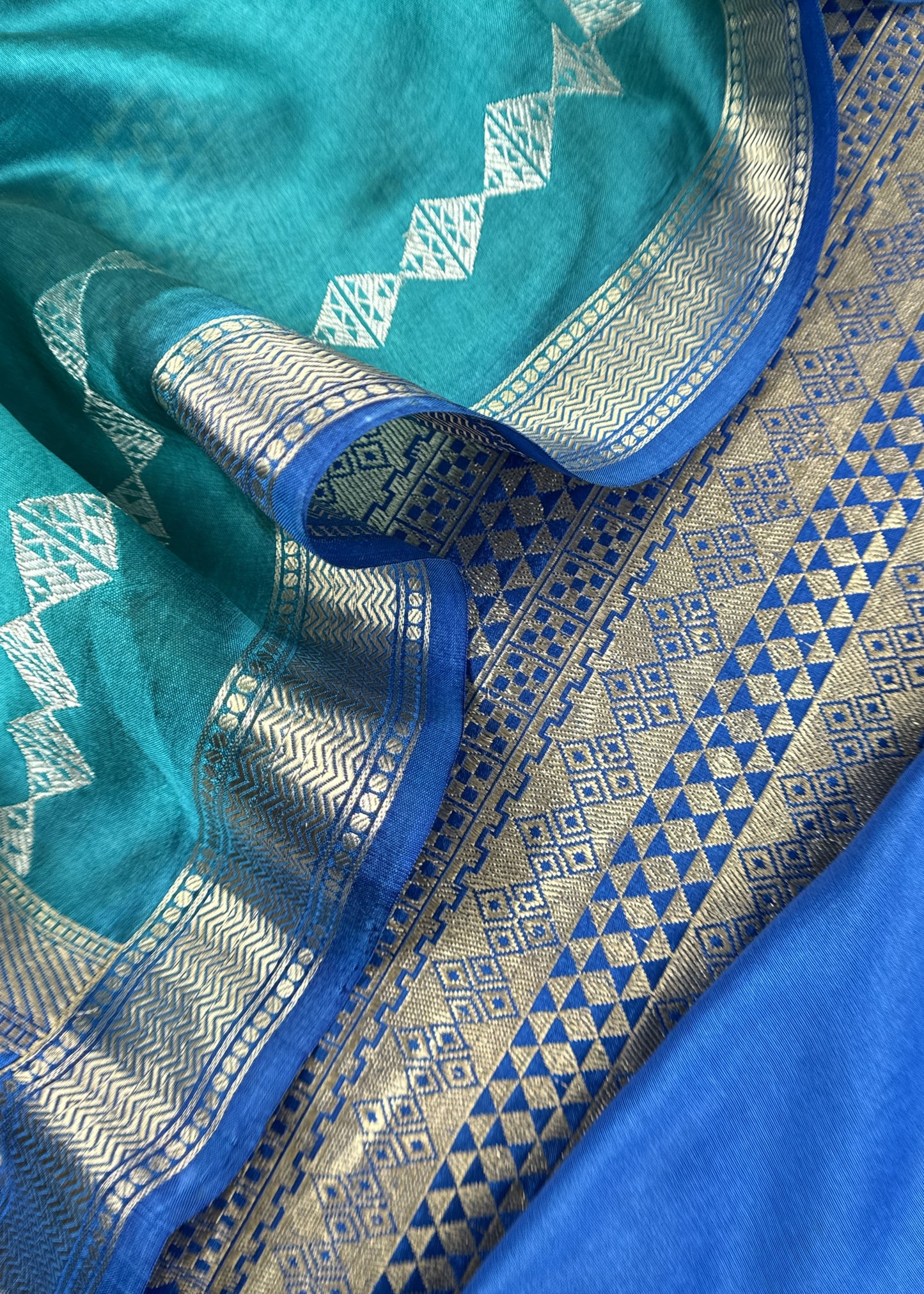 Azure Blue Handloom Banarasi Silk Kurta And Silk Dupatta with Kadwa Weaving