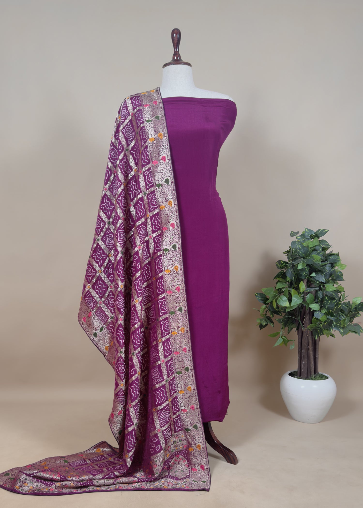 premium crepe silk with bandehej dupatta

