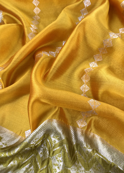 Mehndi Green Handloom Banarasi Silk Kurta And  Silk Dupatta With Kadwa Weaving