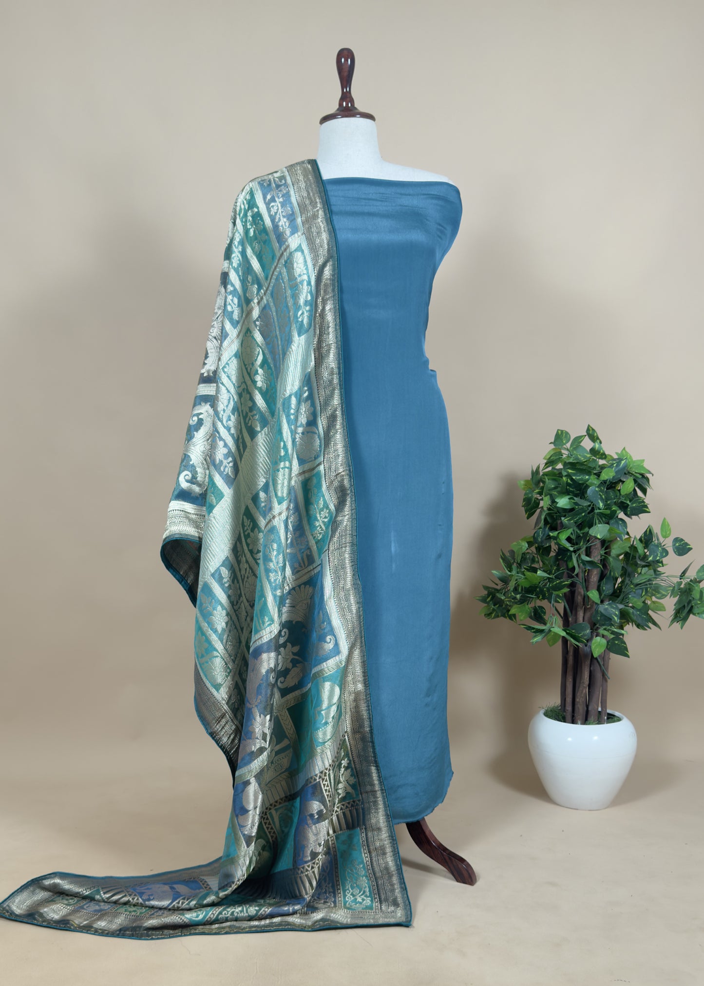 Crepe Unstitched Kurta With Banarasi Dupatta With Zari Weaving.