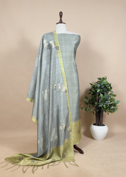 jamdani weaved suit for gifting mom

