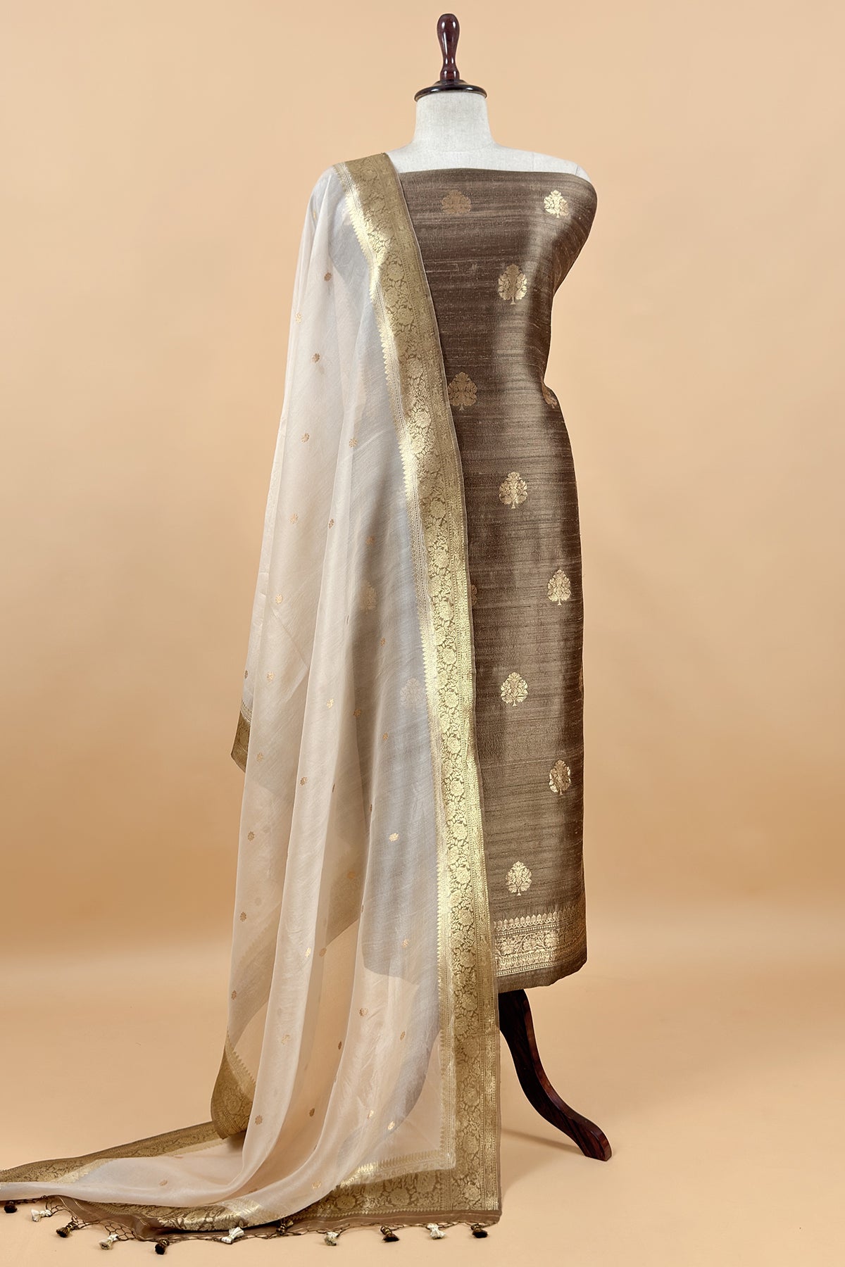 Brown Handloom Raw Silk Kurta And Kora Silk Dupatta With Kadwa Weaving
