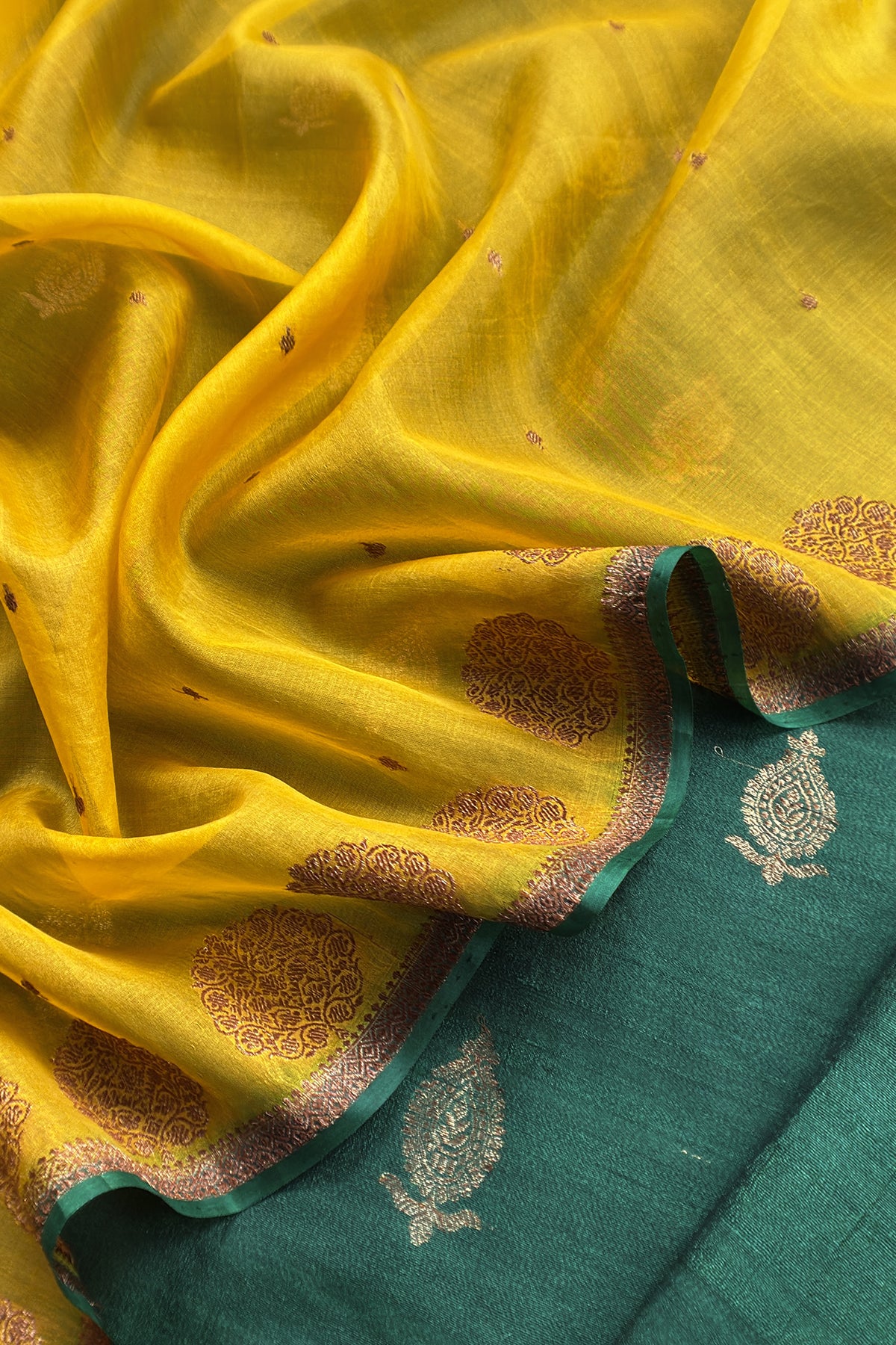 Green Handloom Raw Silk Kurta And Kora Silk Dupatta With Kadwa Weaving