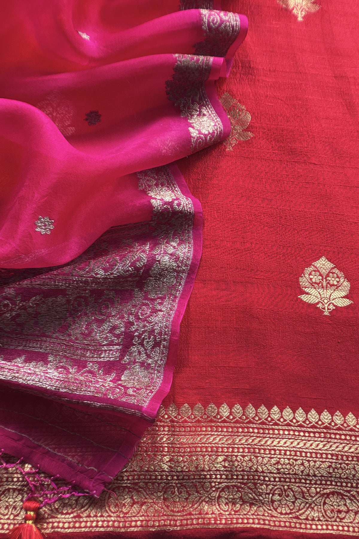 Red Handloom Raw Silk Kurta And Kora Silk Dupatta With Kadwa Weaving