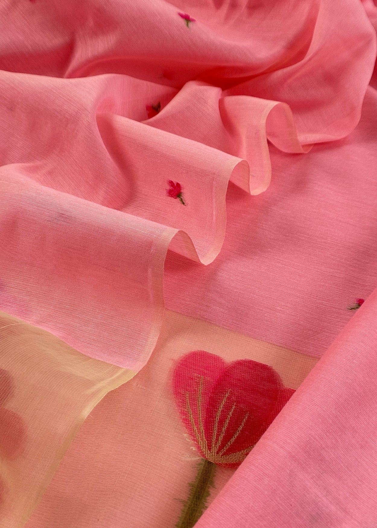 jamdani weaved suit for gifting mom

