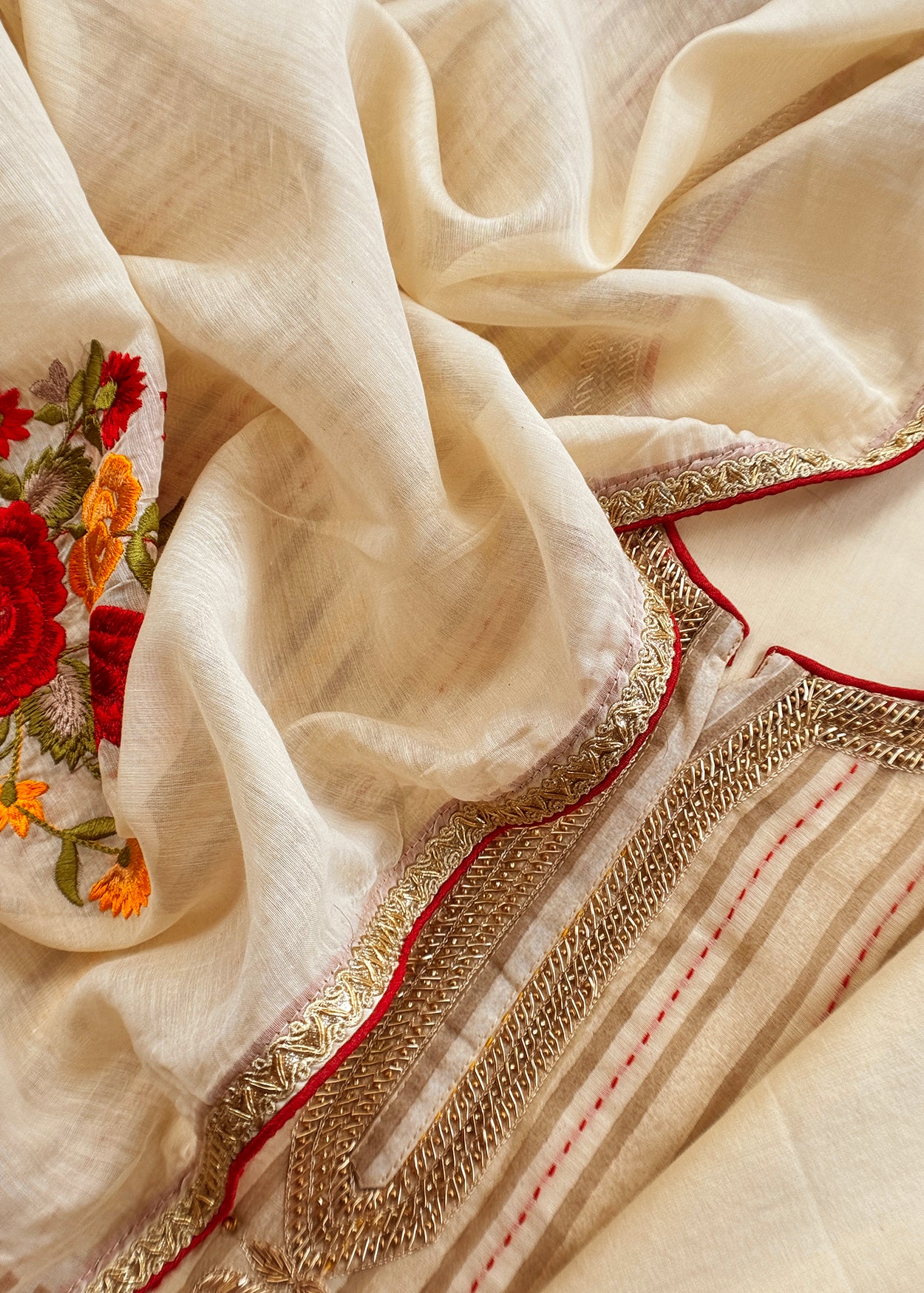 Mulmul suit set with flower embroidered

